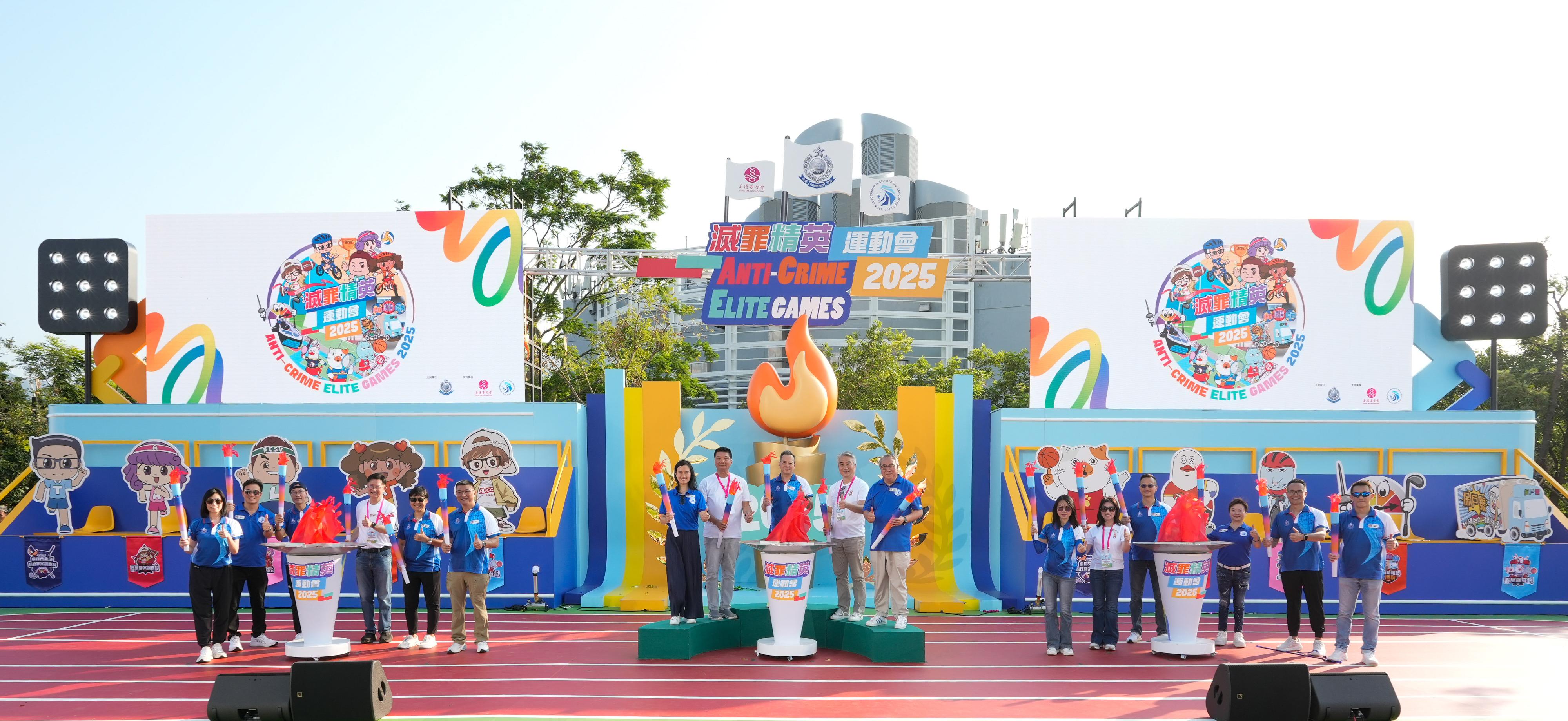 The Anti-Crime Elite Games, organised by the Crime Wing of the Hong Kong Police Force (HKPF), is being held today and tomorrow (October 18 and 19) at the West Kowloon Cultural District. Photo shows (from left) the Chief Superintendent of Police (CSP) of Financial Intelligence and Investigation Bureau, Ms Cheng Lai-ki; the Honorary President of the Leadership Institute on Narcotics (L.I.O.N.), Mr Leslie Choy; the Deputy Commissioner of Police (Operations), Mr Yip Wan-lung; the Executive Vice Chairman of the Hong Kong Shine Tak Foundation (Shine Tak), Mr Tong Sau-chai; the Assistant Commissioner of Police (Crime), Ms Chung Wing-man; the CSP of Narcotics Bureau, Mr Ng Kwok-cheung; the Honorary President (Sponsoring Body) of L.I.O.N., Ms Christine Lam; the Executive Vice Chairman of Shine Tak, Mr Cheng Wan-wai; the Commissioner of Police, Mr Chow Yat-ming; the Chairman of Shine Tak, Mr Lam Kwok-hing; the Chief President of L.I.O.N., Mr Kerry Wong; the CSP (Crime Support), Ms Yu Hoi-kwan; the Executive Vice Chairlady of Shine Tak, Mrs Xiao He Yuan-feng; the Director of Crime and Security of HKPF, Mr Chan Tung; the Vice-President of L.I.O.N., Mrs Bally Wong; the CSP of Cyber Security and Technology Crime Bureau, Mr Lam Cheuk-ho; and the CSP of Commercial Crime Bureau, Mr Wong Chun-yue, officiate at the kick-off ceremony.


