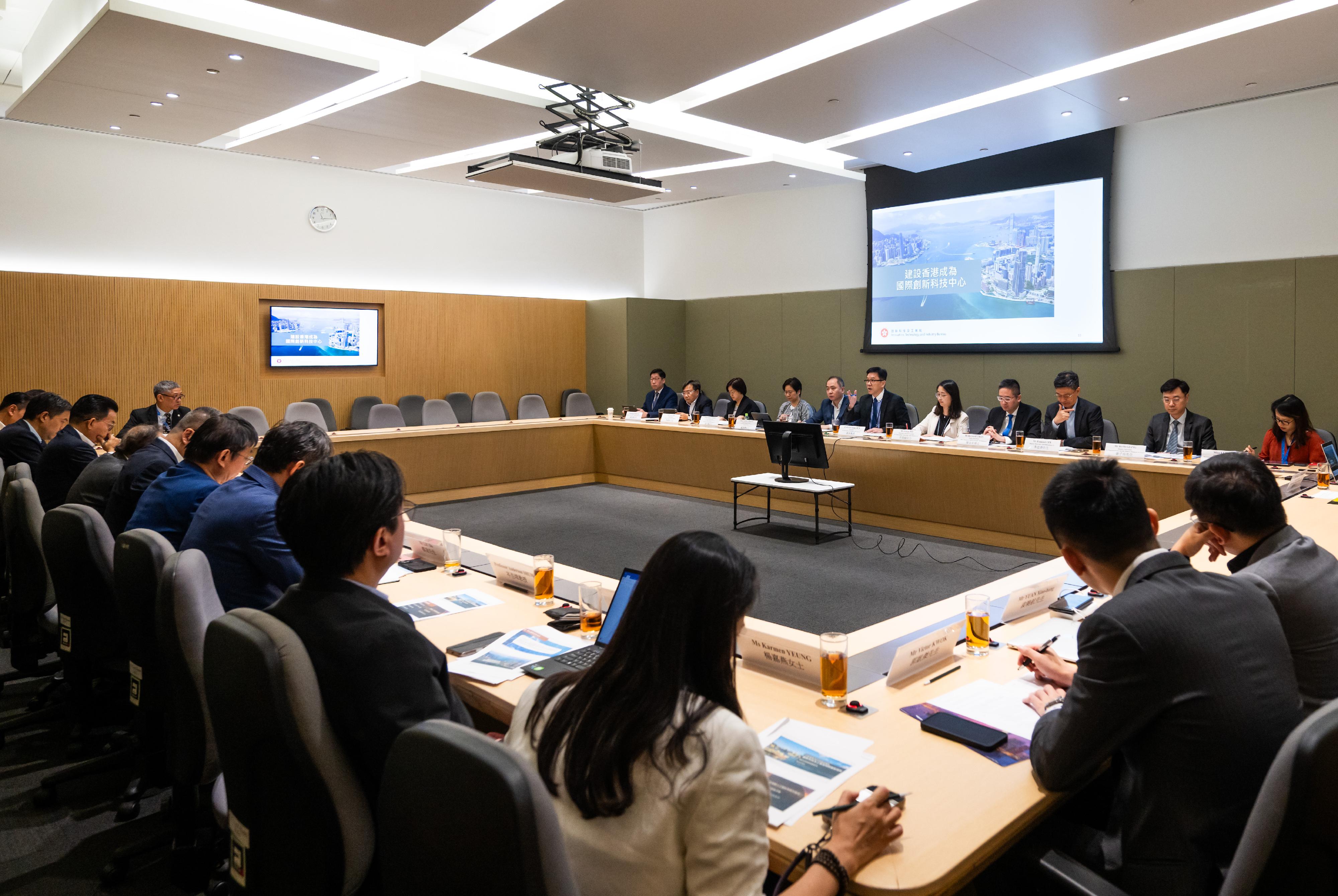 The Committee on Innovation, Technology and Industry Development held its seventh meeting today (October 20). At the meeting, members were briefed on the major initiatives in "The Chief Executive's 2025 Policy Address" that were related to the purview of the Innovation, Technology and Industry Bureau. They then shared their views on the relevant measures.