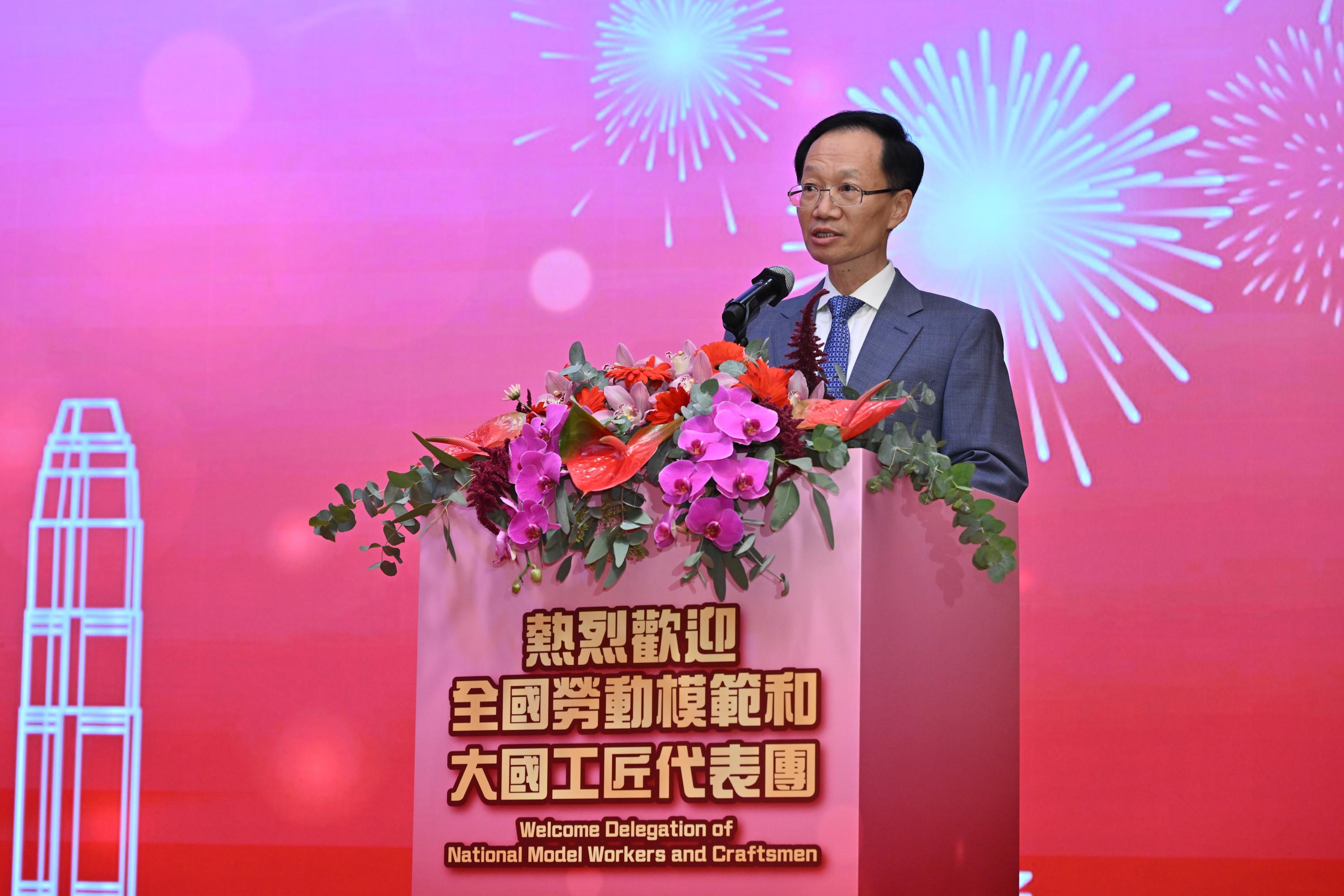 全國勞動模範和大國工匠代表團今日（十月二十日）抵港，展開一連四天的訪問活動。圖示代表團團長、中華全國總工會副主席魏地春在歡迎儀式致辭。
