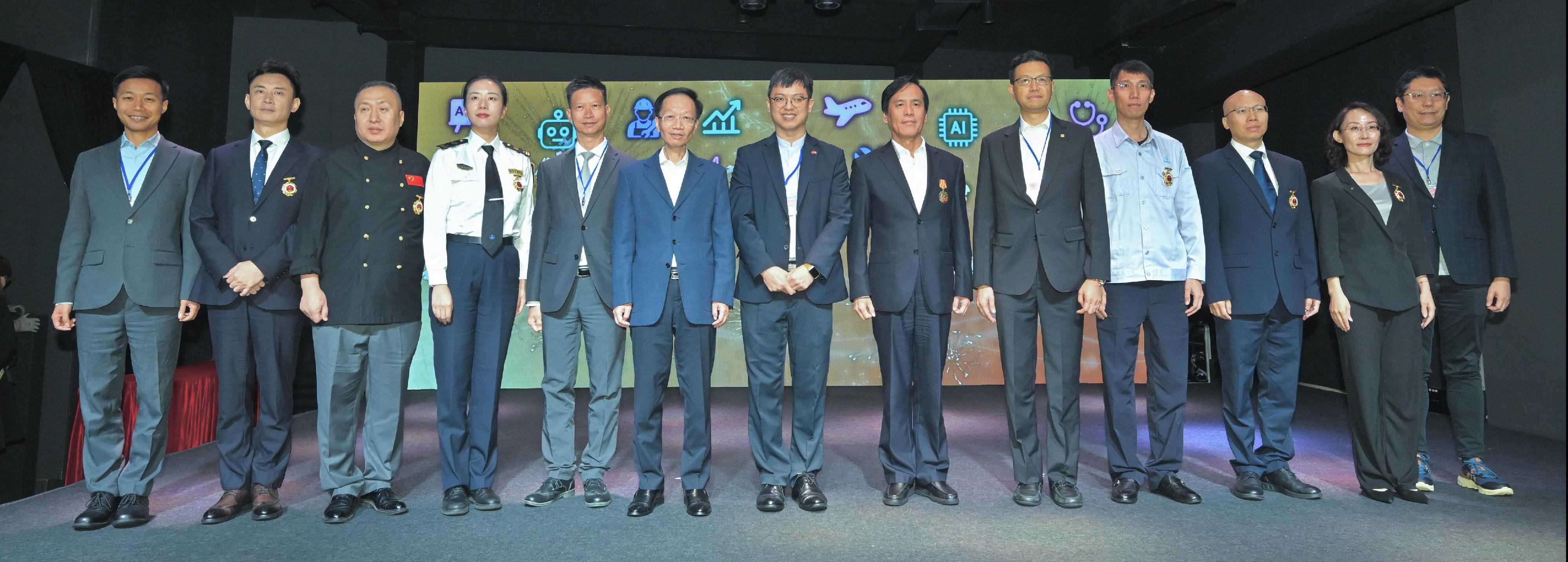 The Delegation of National Model Workers and Craftsmen continued its visit to Hong Kong today (October 21), exchanging views and interacting with major local labour organisations, employees and representatives from various sectors. Photo shows the Under Secretary for Labour and Welfare, Mr Ho Kai-ming (centre); the leader of the delegation and Vice Chairman of the All-China Federation of Trade Unions Mr Wei Dichun (sixth left); the Commissioner for Labour, Mr Sam Hui (fifth left); the Chairman of the Employees Retraining Board, Professor Simon Wong (first right); the President of the Hong Kong Federation of Trade Unions, Mr Stanley Ng (fifth right); the Chairman of the Federation of Hong Kong and Kowloon Labour Unions, Mr Lam Chun-sing (first left), and other members of the delegation at the experience sharing session.
