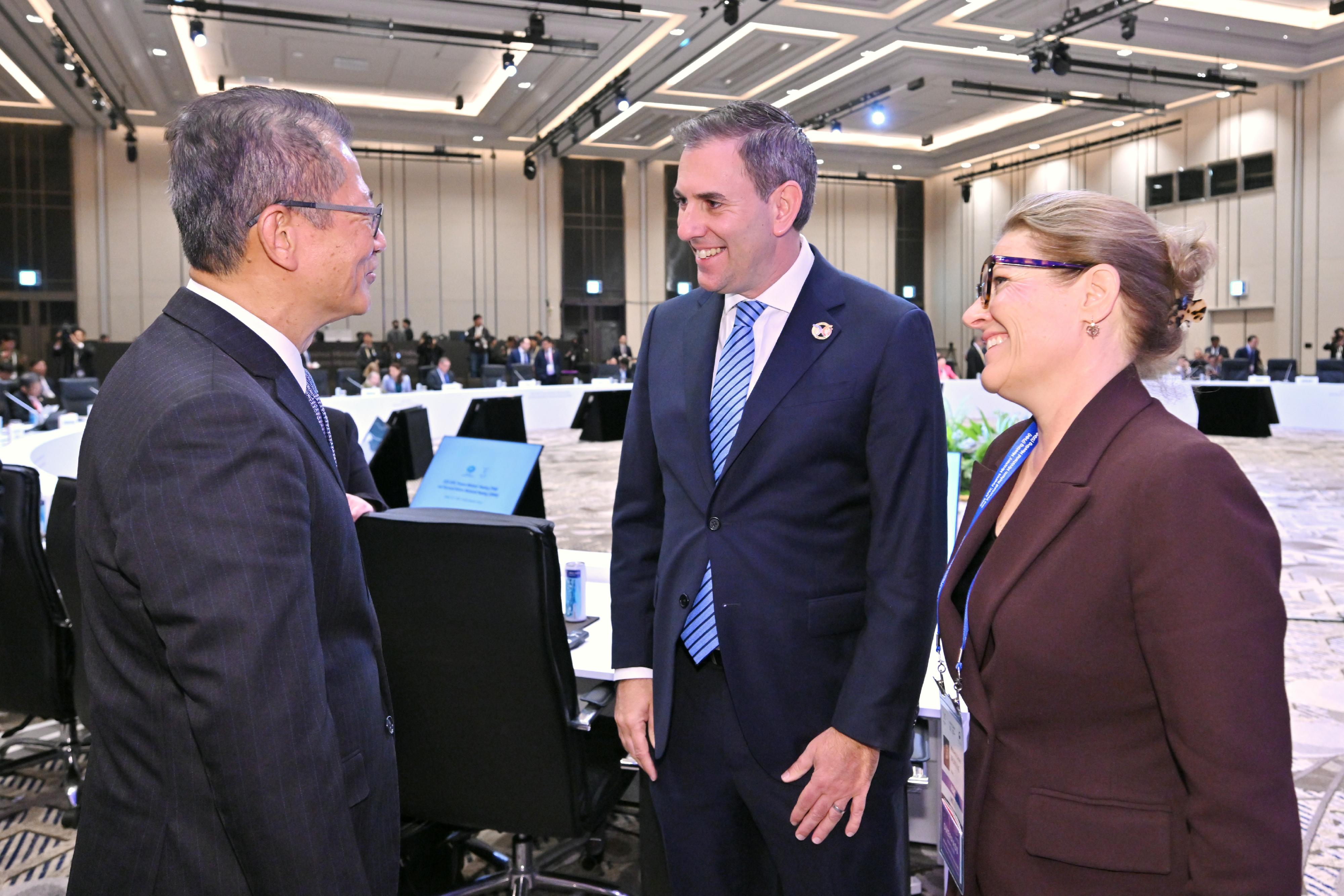 The Financial Secretary, Mr Paul Chan, attended the Asia-Pacific Economic Cooperation Finance Ministers' Meeting in Incheon, Korea, today (October 21). Photo shows Mr Chan (first left) conversing with representatives of other member economies at the meeting.