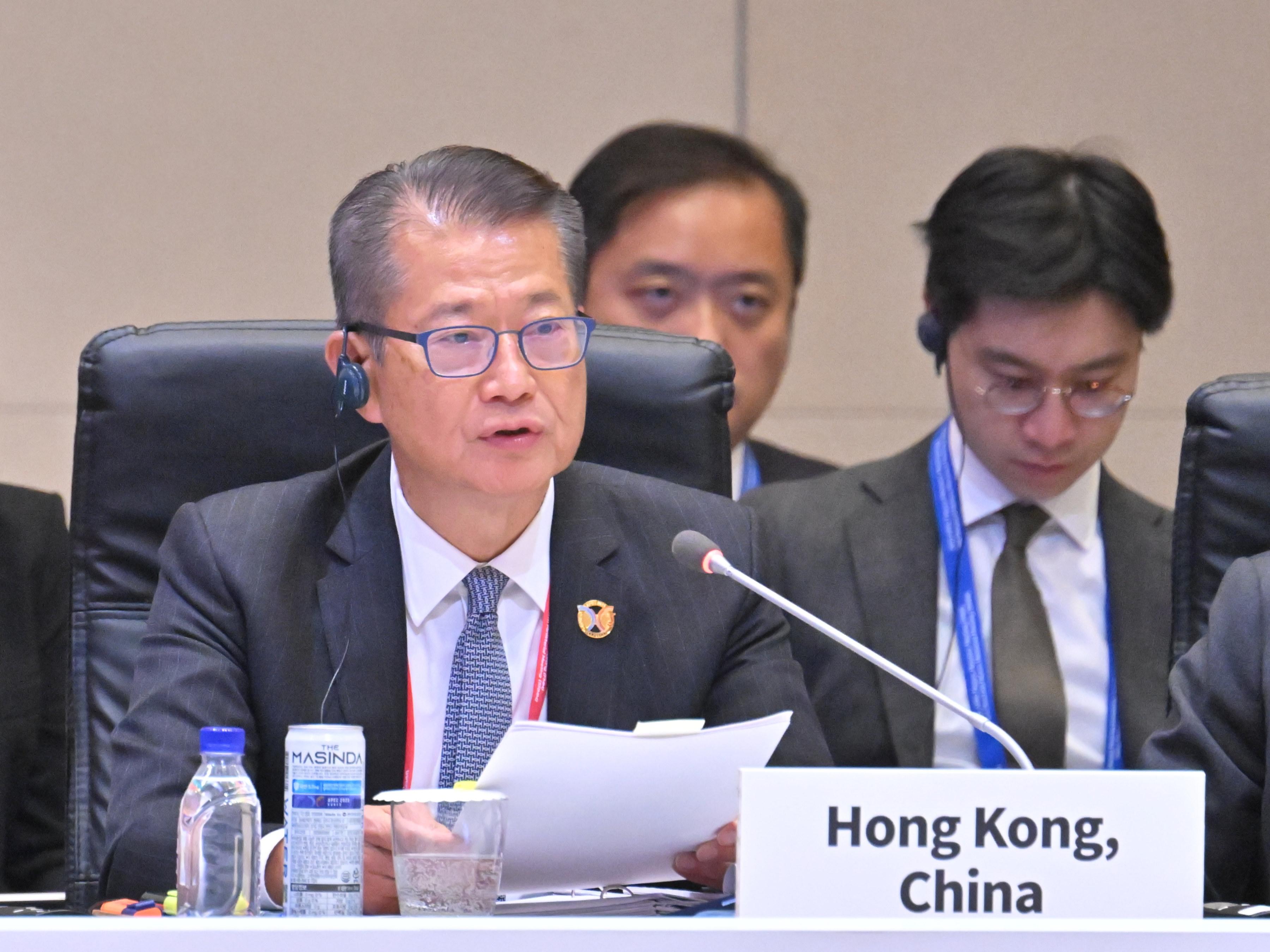 The Financial Secretary, Mr Paul Chan, attended the  Asia-Pacific Economic Cooperation Finance Ministers' Meeting in Incheon, Korea, today (October 21). Photo shows Mr Chan speaking during a discussion session at the meeting.