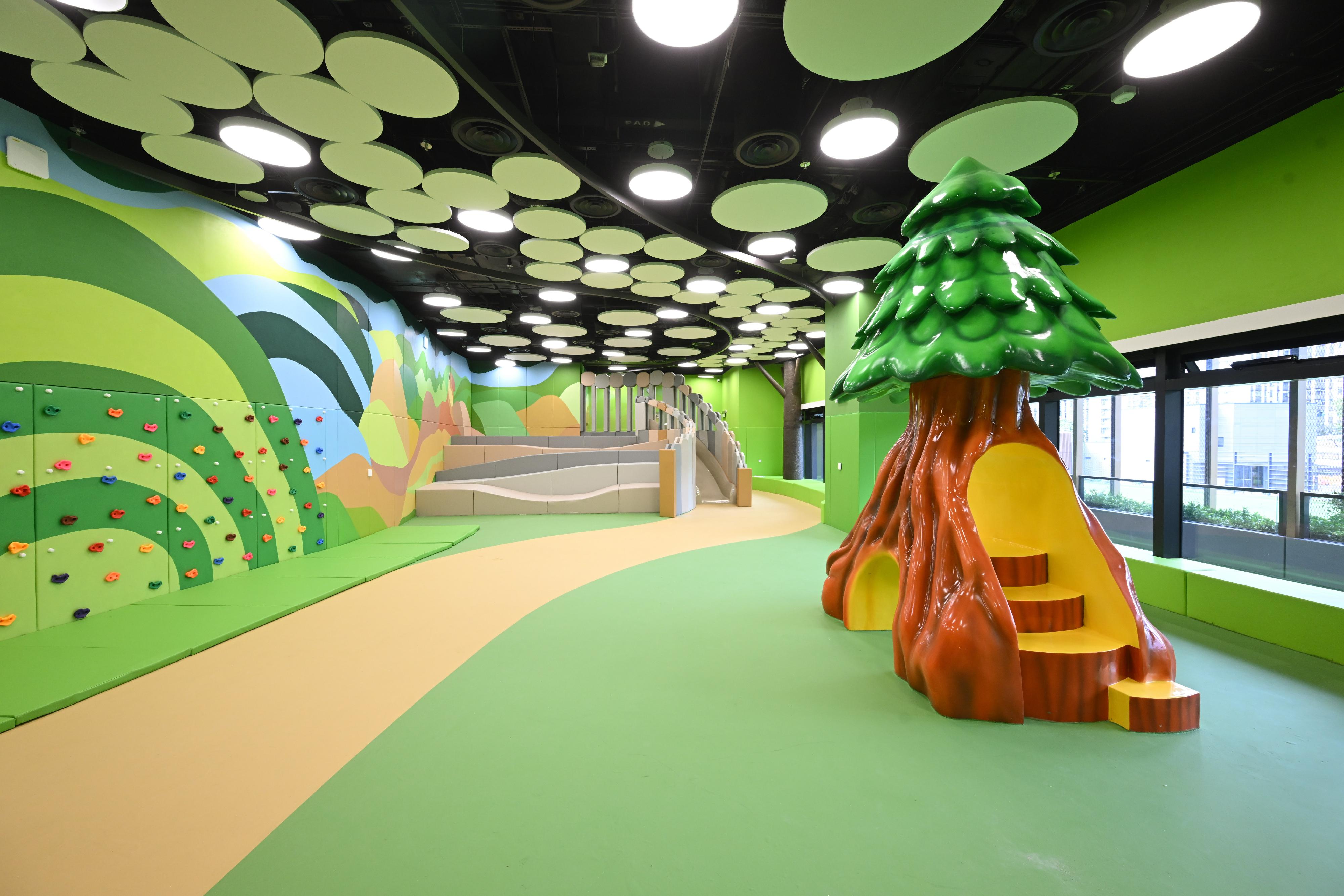 The newly built Ma Chai Hang Sports Centre, managed by the Leisure and Cultural Services Department, will open for public use on October 31 (Friday), providing a variety of leisure and sports facilities. Photo shows the children's play room.