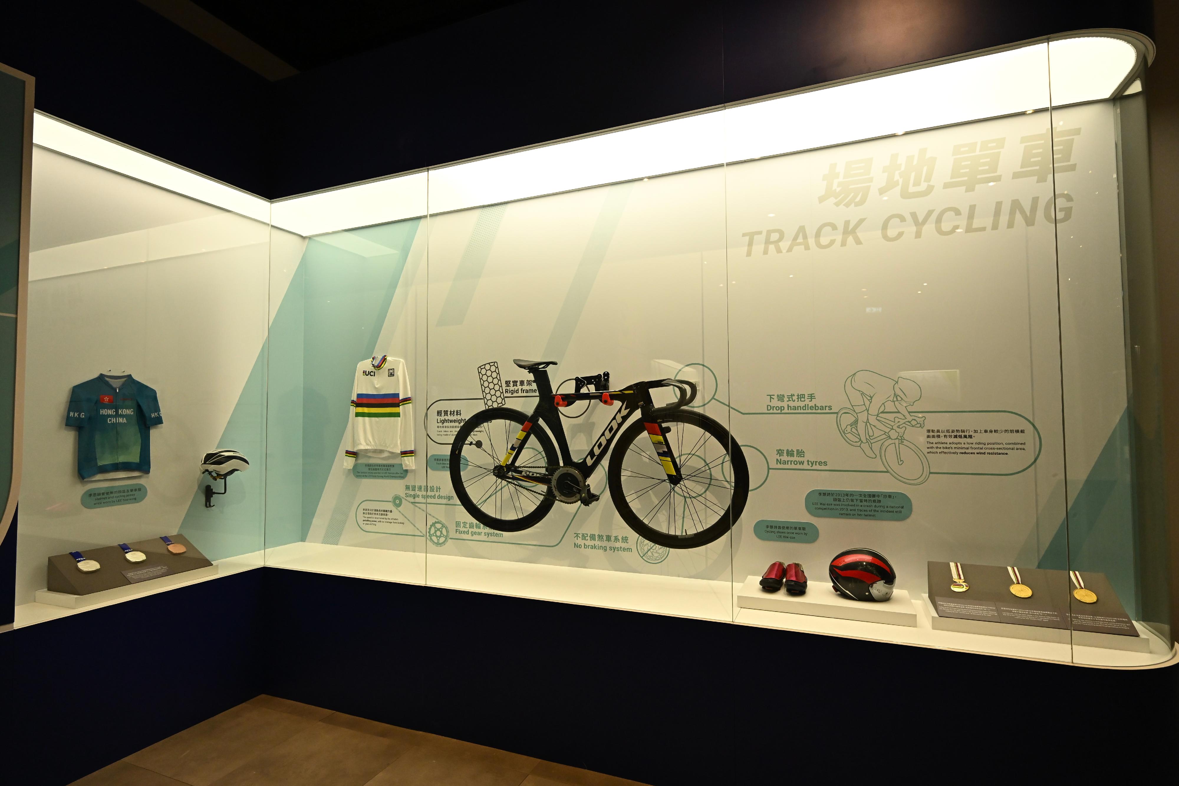 In support of the 2025 National Games, the Hong Kong Science Museum will launch the "Bank of China (Hong Kong) Presents: National Development and Achievements Series - Approaching Perfection: The Intersection of Sports and Science" exhibition from tomorrow (October 24) to February 25 next year. Photo shows cycling gears and helmets of cycling athletes Lee Wai-sze and Lee Sze-wing. 