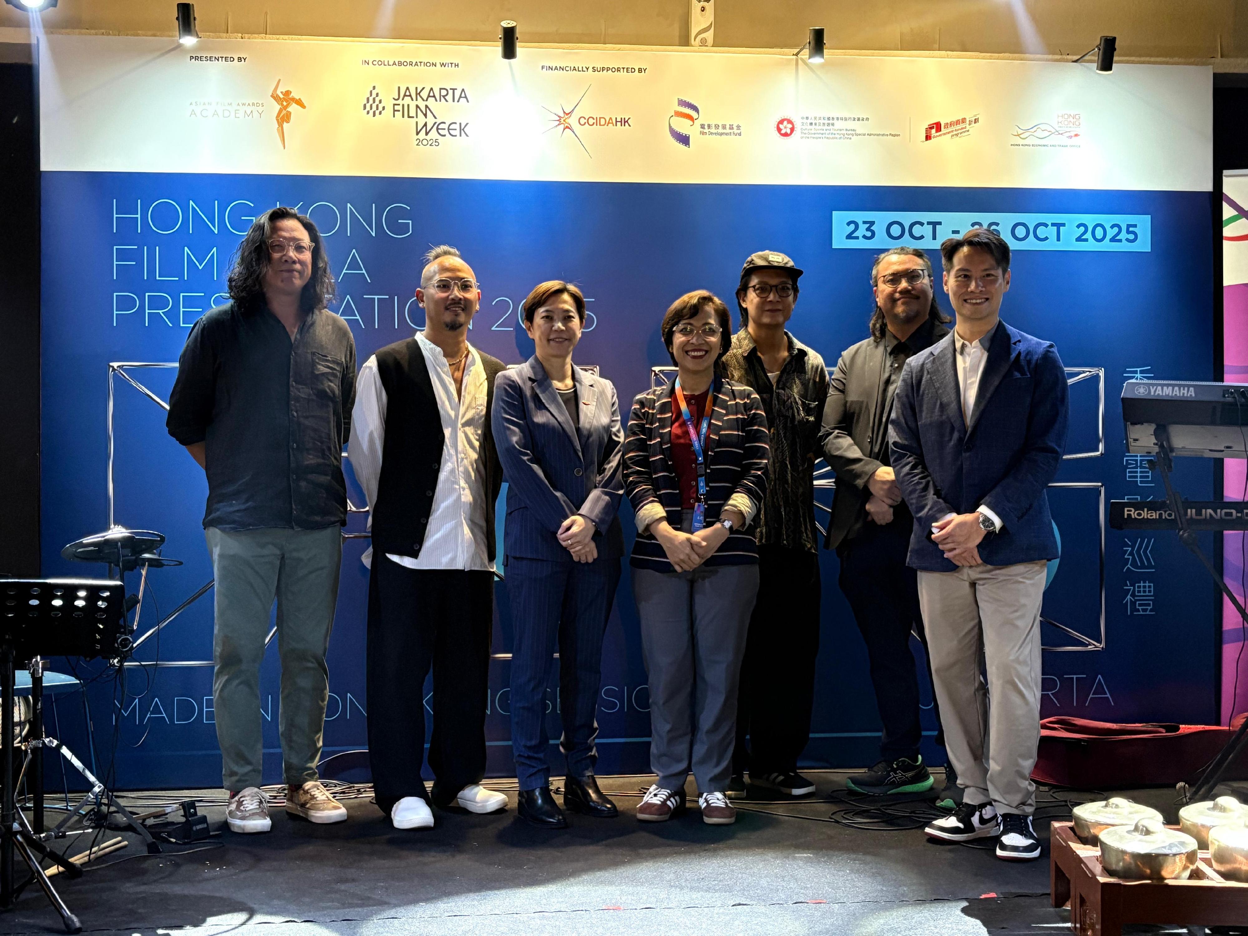 The Director-General of the Hong Kong Economic and Trade Office in Jakarta, Miss Libera Cheng, attended the Hong Kong Night reception of the Jakarta Film Week in Jakarta, Indonesia today (October 23). Photo shows Miss Cheng (third left) and Festival Director of Jakarta Film Week, Ms Rina Damayanti (fourth left) with the filmmakers from Hong Kong.
