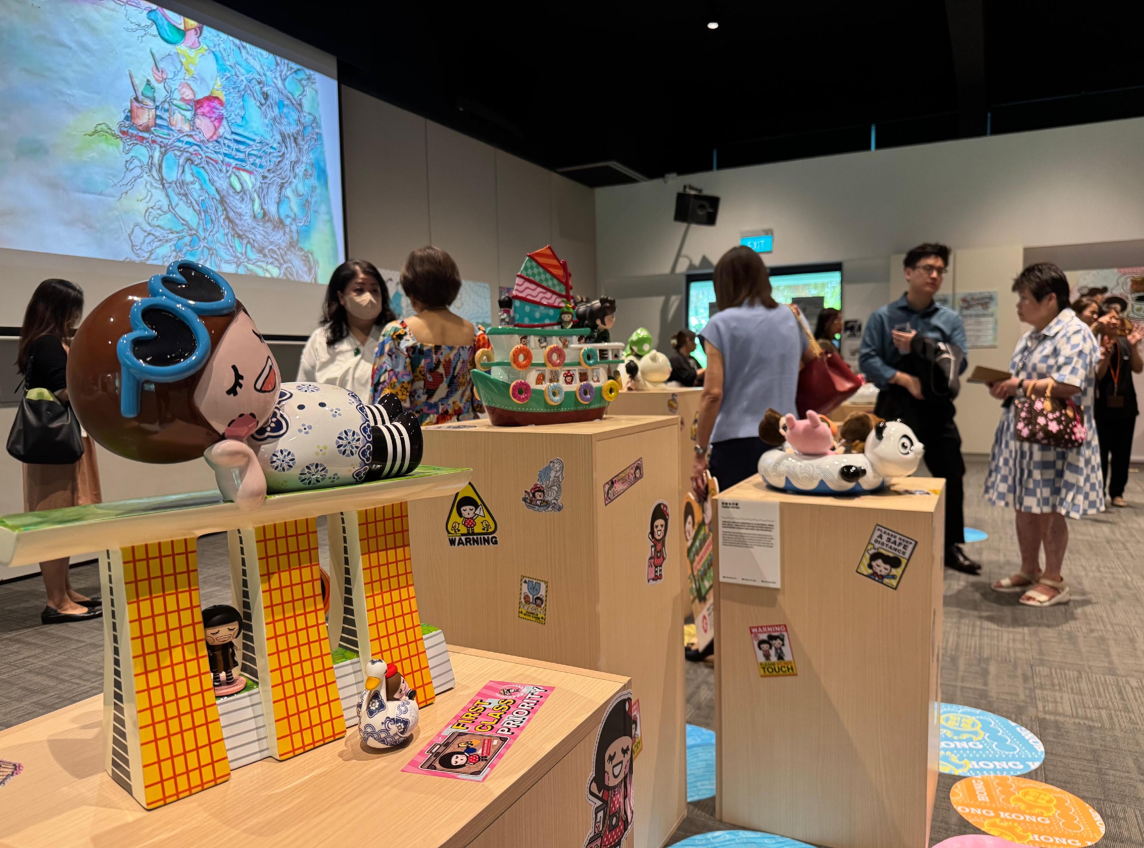 香港駐新加坡經濟貿易辦事處（駐新加坡經貿辦）與香港知名創作品牌Chocolate Rain於今日（十月二十三日）至十月二十六日，共同在新加坡新協立綜合設施舉辦社區藝術展。這場繽紛多彩的展覽歡迎不同藝術愛好者參觀，藉此促進香港與新加坡之間的文化交流。