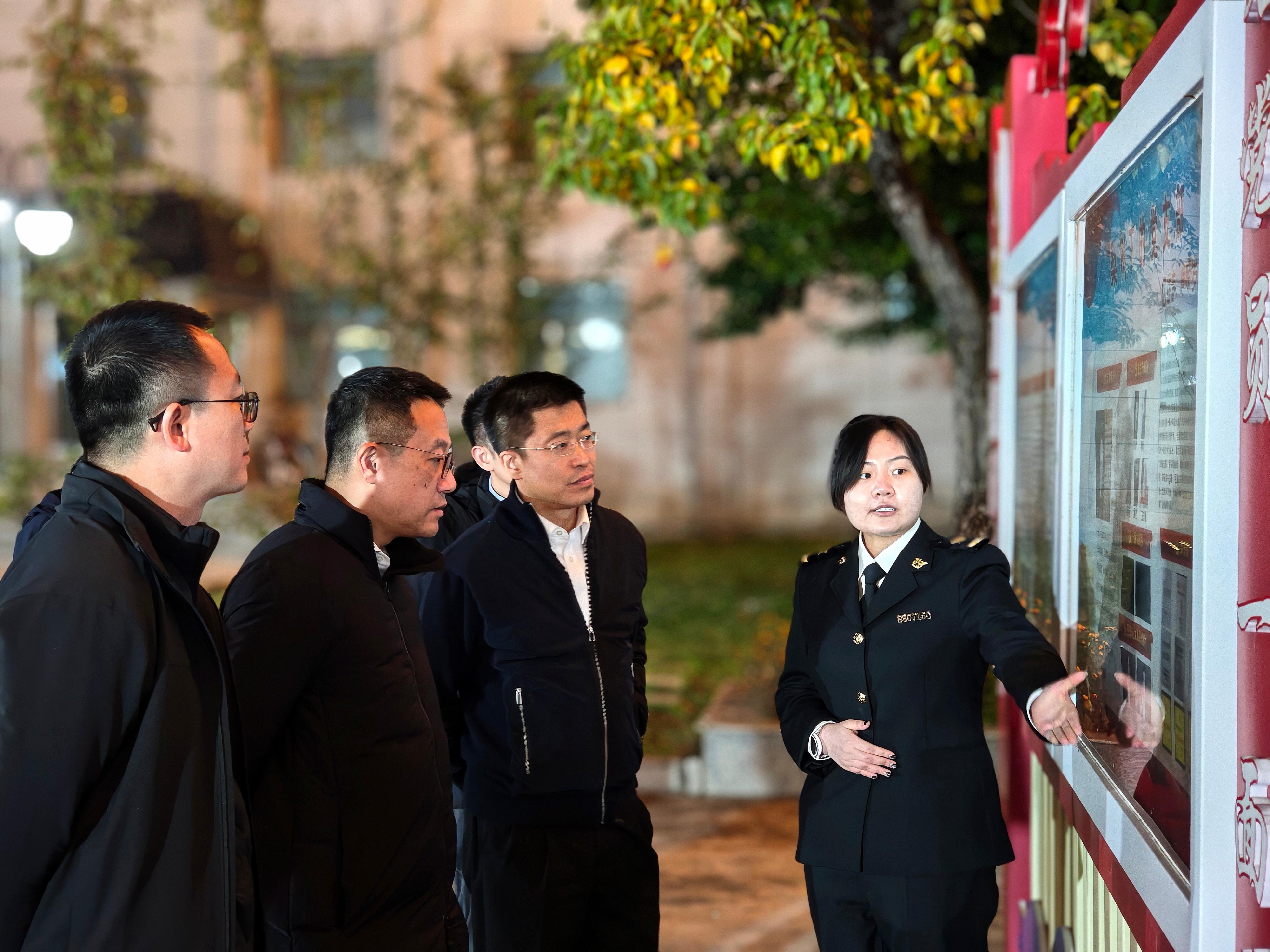 The Commissioner of Customs and Excise, Mr Chan Tsz-tat, made a visit to the Lhasa Customs District starting October 19, with the visit concluding today (October 23). Photo shows Mr Chan (second left) visiting the Gyirong Port on October 21 accompanied by the Deputy Director General of the Department of International Cooperation of the General Administration of Customs of the People's Republic of China, Mr Zhang Xiaohui (third left), and the Deputy Director General in the Lhasa Customs District, Mr Li Song (first left).