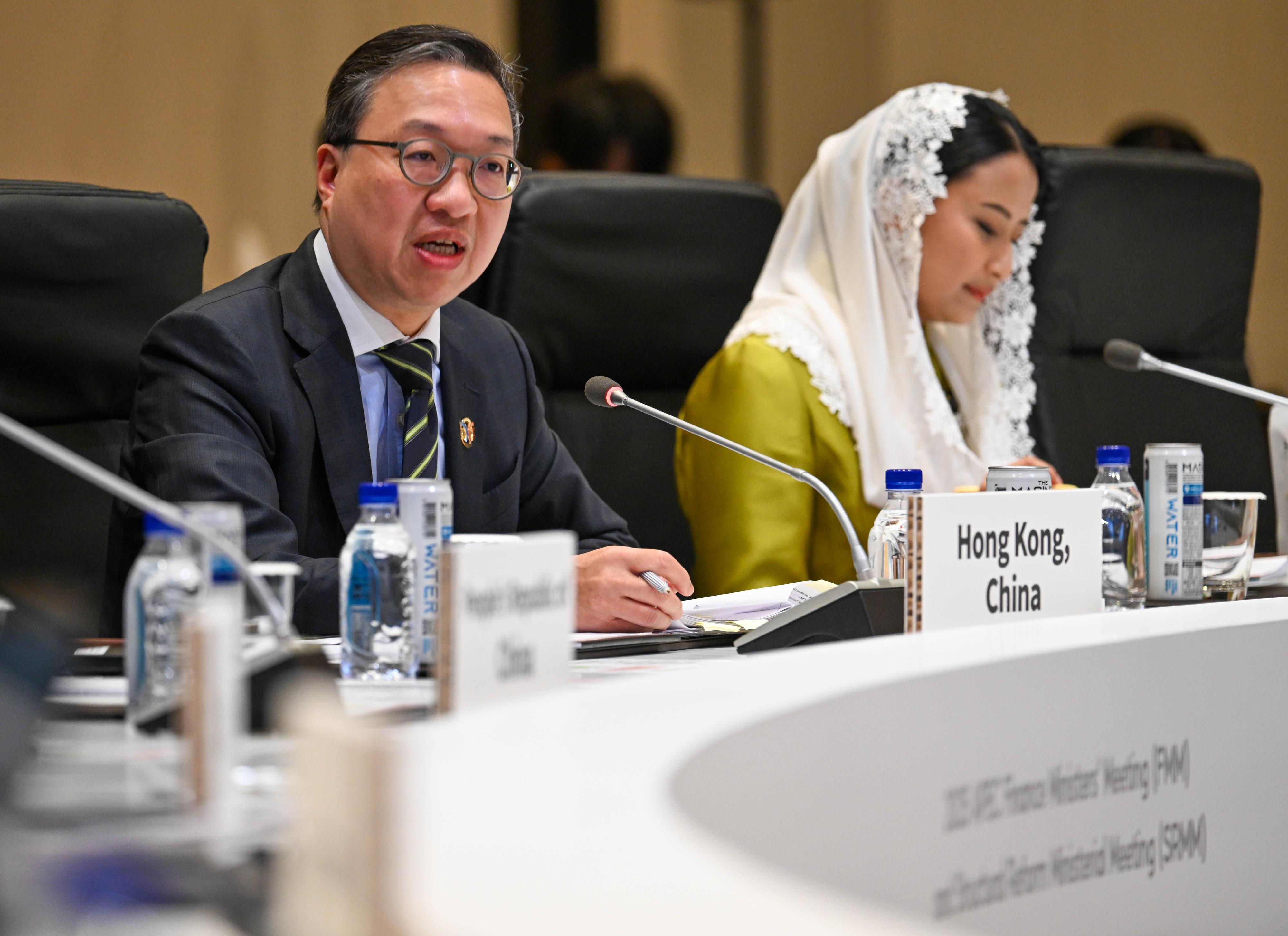 The Secretary for Justice, Mr Paul Lam, SC, continued to attend the 2025 Asia-Pacific Economic Cooperation (APEC) Structural Reform Ministerial Meeting in Incheon, Korea, today (October 23). Photo shows Mr Lam (left) speaking at the third session of the 2025 APEC Structural Reform Ministerial Meeting.