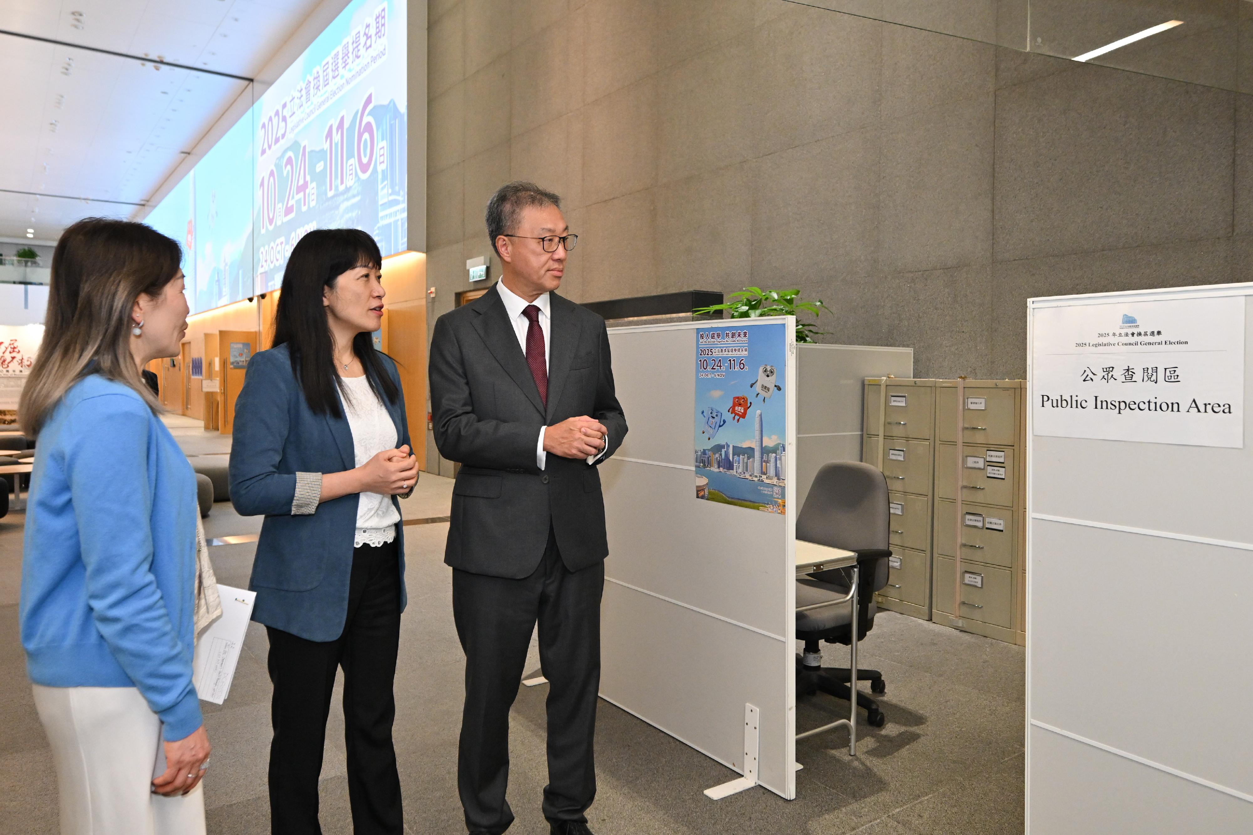 The Chairman of the Electoral Affairs Commission, Mr Justice David Lok, today (October 23) visited the Returning Officer's office at the Central Government Offices, Tamar, where nomination forms for the 2025 Legislative Council General Election will be received. Photo shows Mr Justice Lok (right), accompanied by the Chief Electoral Officer of the Registration and Electoral Office, Ms Natalie Chan (centre), inspecting the arrangements for public inspection of nomination forms.