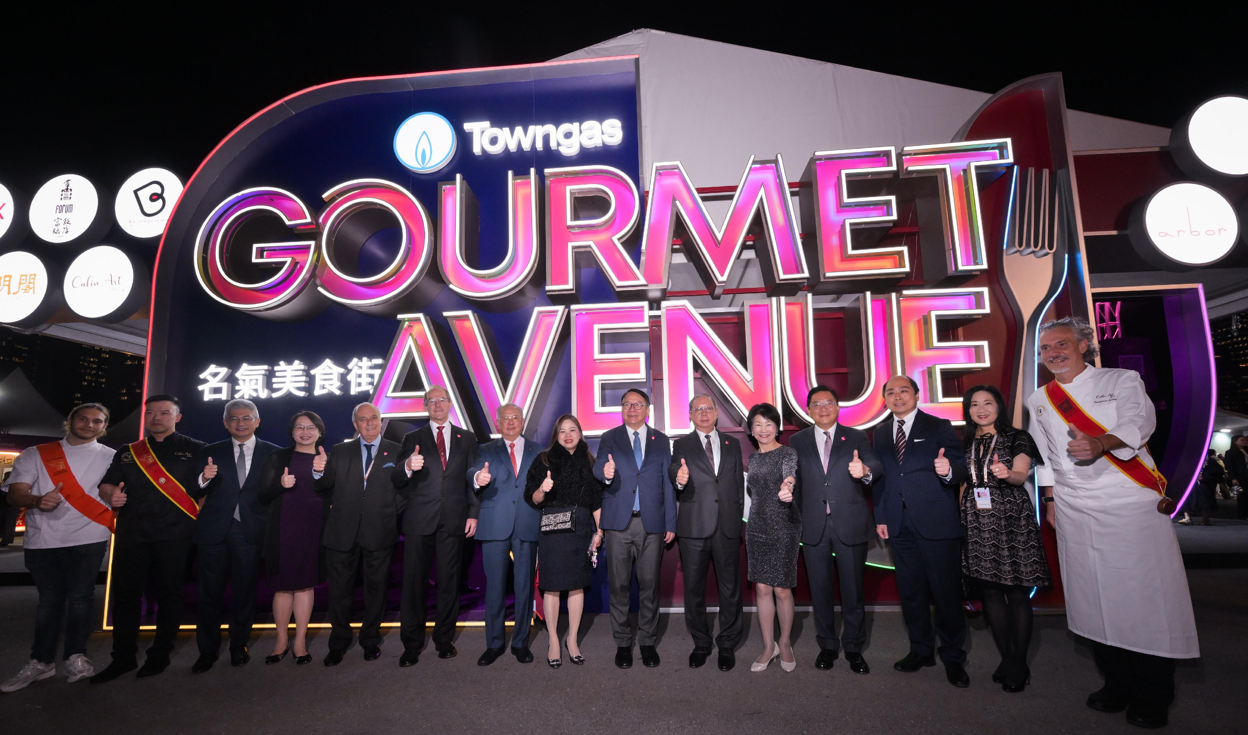 The Chief Secretary for Administration, Mr Chan Kwok-ki, attended the 2025 Hong Kong Wine & Dine Festival opening ceremony today (October 23). Photo shows Mr Chan (seventh right); the Secretary for Culture, Sports and Tourism, Miss Rosanna Law (eighth left); the Permanent Secretary for Culture, Sports and Tourism, Ms Vivian Sum (fifth right); the Chairman of the Hong Kong Trade Development Council, Dr Peter Lam (sixth right); Representative of the Bordeaux Wine Council Mr Allan Sichel (sixth left) and other guests at the event.