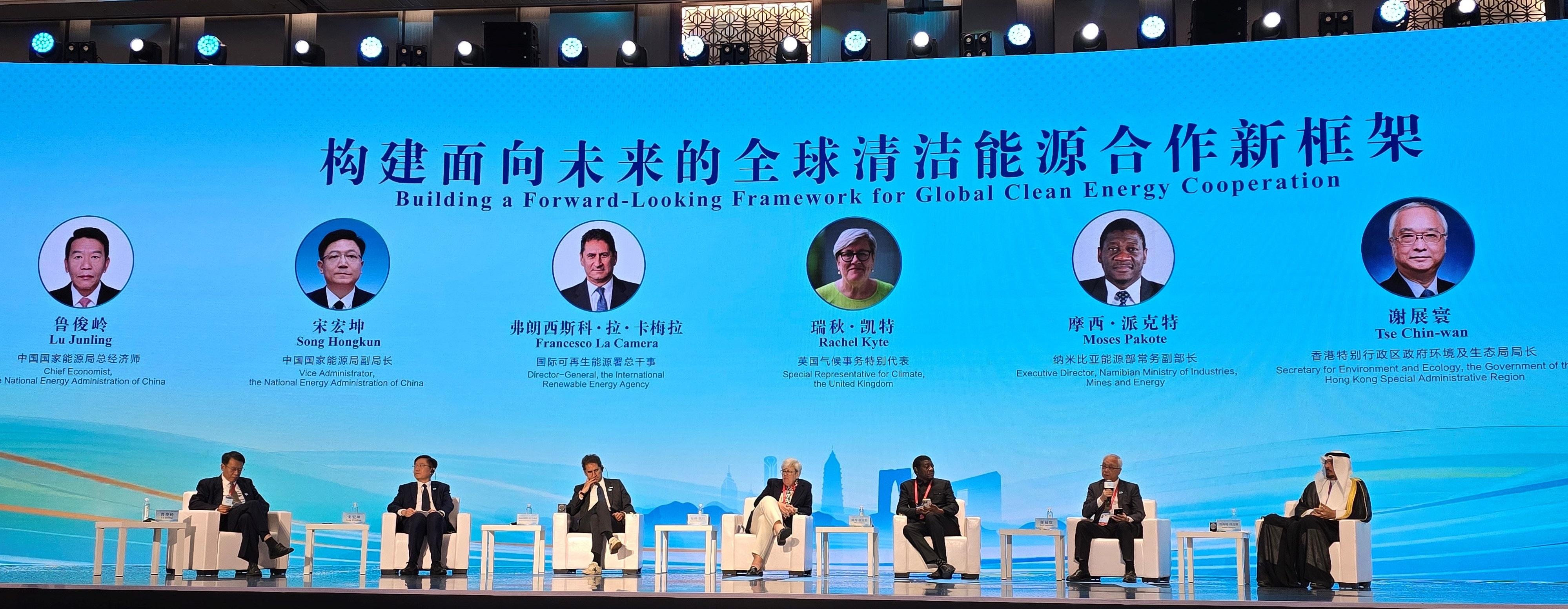 The Secretary for Environment and Ecology, Mr Tse Chin-wan, today (October 24) joined the 2025 International Forum on Energy Transition cohosted by the National Energy Administration, the Jiangsu Provincial People's Government and the International Renewable Energy Agency in Suzhou. Photo shows Mr Tse (second right) sharing Hong Kong's strategies and progress in promoting regional energy collaboration at the High-level Dialogue Session titled "Building a Forward-Looking Framework for Global Clean Energy Cooperation".