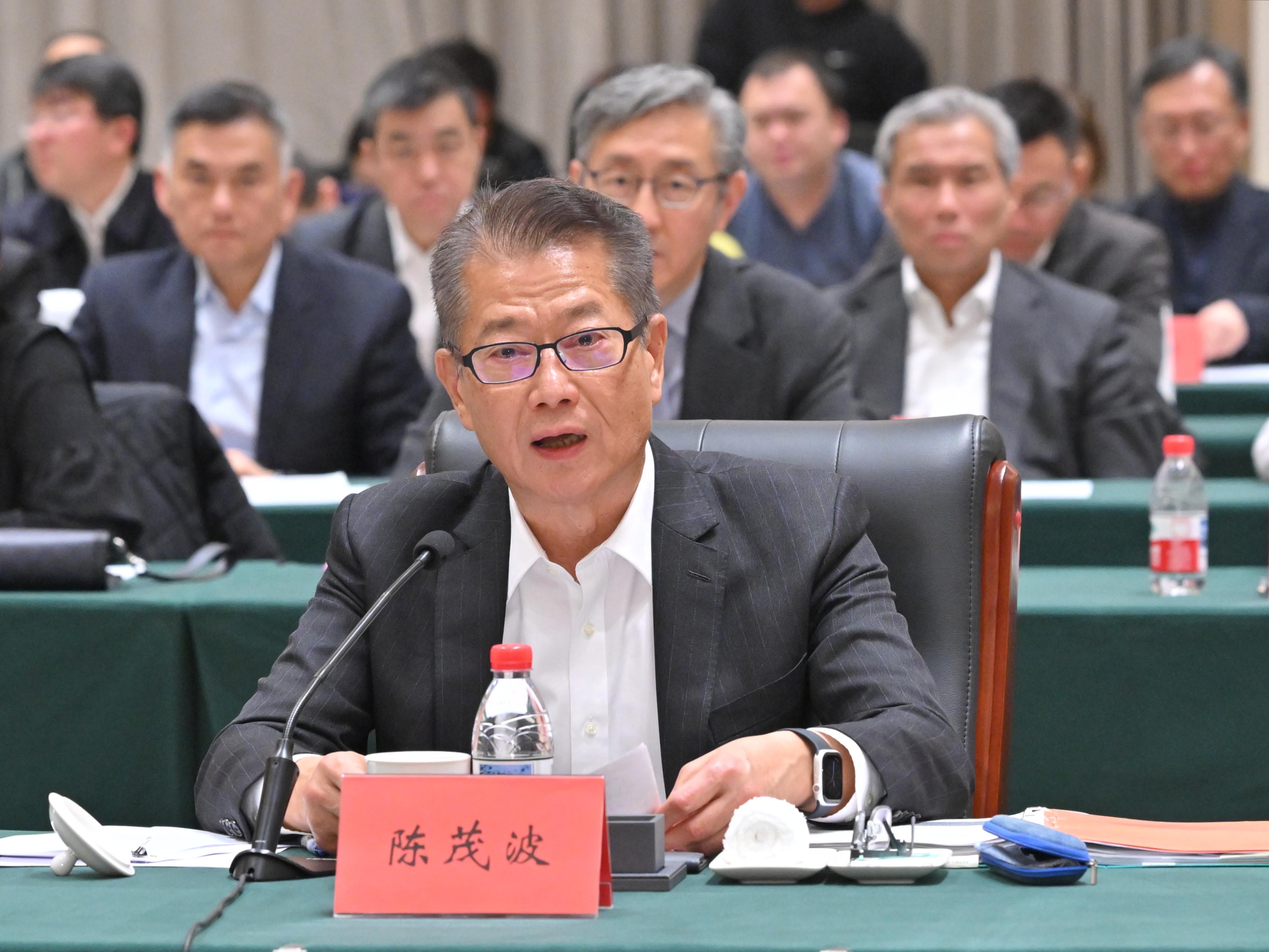 The delegation of the Hong Kong Special Administrative Region, led by the Financial Secretary, Mr Paul Chan, today (October 24) concluded its three-day visit to Beijing and Hebei. Photo shows Mr Chan speaking at a seminar.