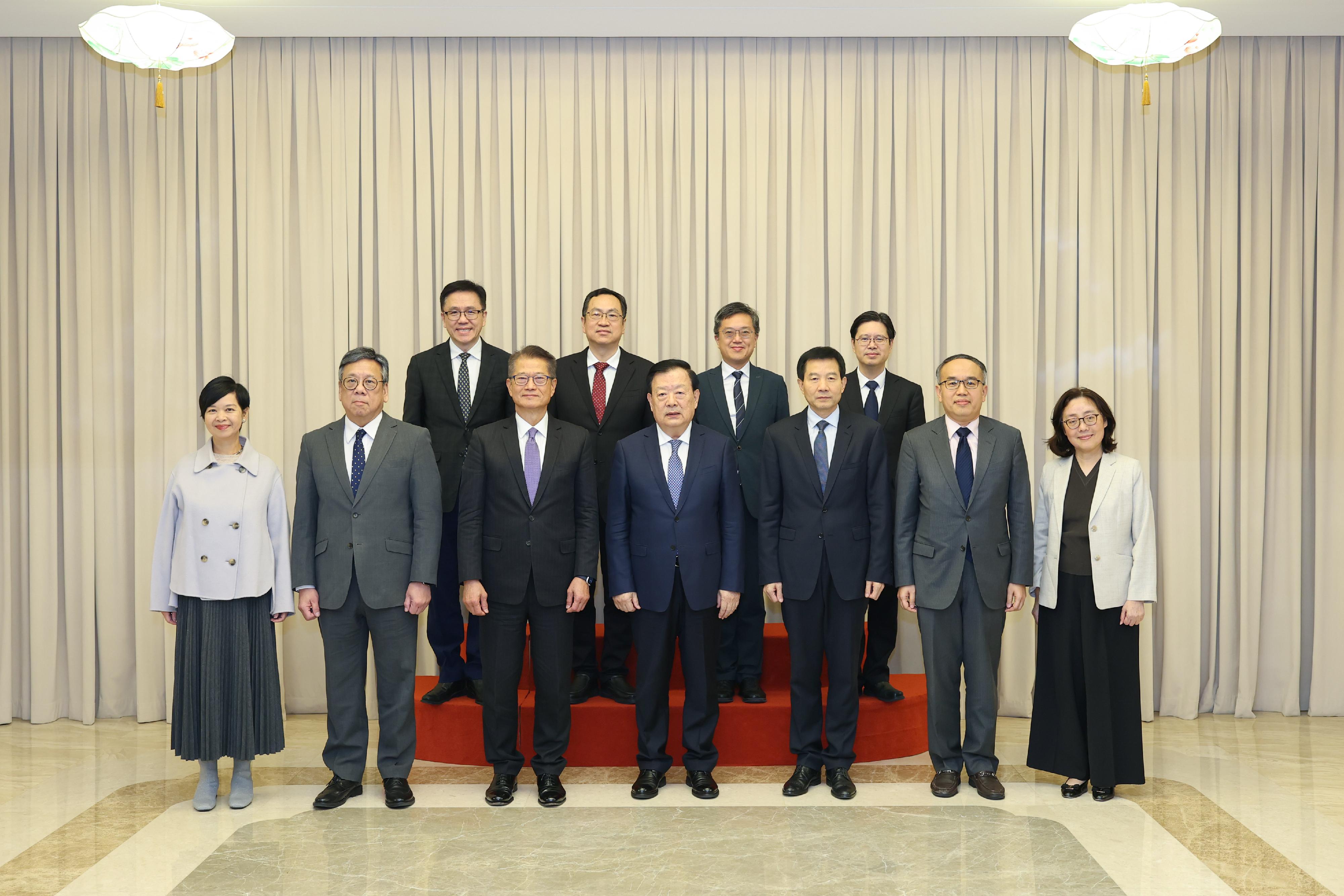 The delegation of the Hong Kong Special Administrative Region, led by the Financial Secretary, Mr Paul Chan, today (October 24) concluded its three-day visit to Beijing and Hebei. Photo shows the Director of the Hong Kong and Macao Work Office of the Communist Party of China Central Committee and the Hong Kong and Macao Affairs Office of the State Council, Mr Xia Baolong (front row, centre), meeting the officials of the delegation in Beijing, including Mr Chan (front row, third left), the Secretary for Financial Services and the Treasury, Mr Christopher Hui (front row, second right); the Secretary for Commerce and Economic Development, Mr Algernon Yau (front row, second left); the Secretary for Development, Ms Bernadette Linn (front row, first right); the Secretary for Housing, Ms Winnie Ho (front row, first left); and the Secretary for Innovation, Technology and Industry, Professor Sun Dong (back row, first left); the Permanent Secretary for Transport and Logistics, Mr Kevin Choi (back row, second right) etc.