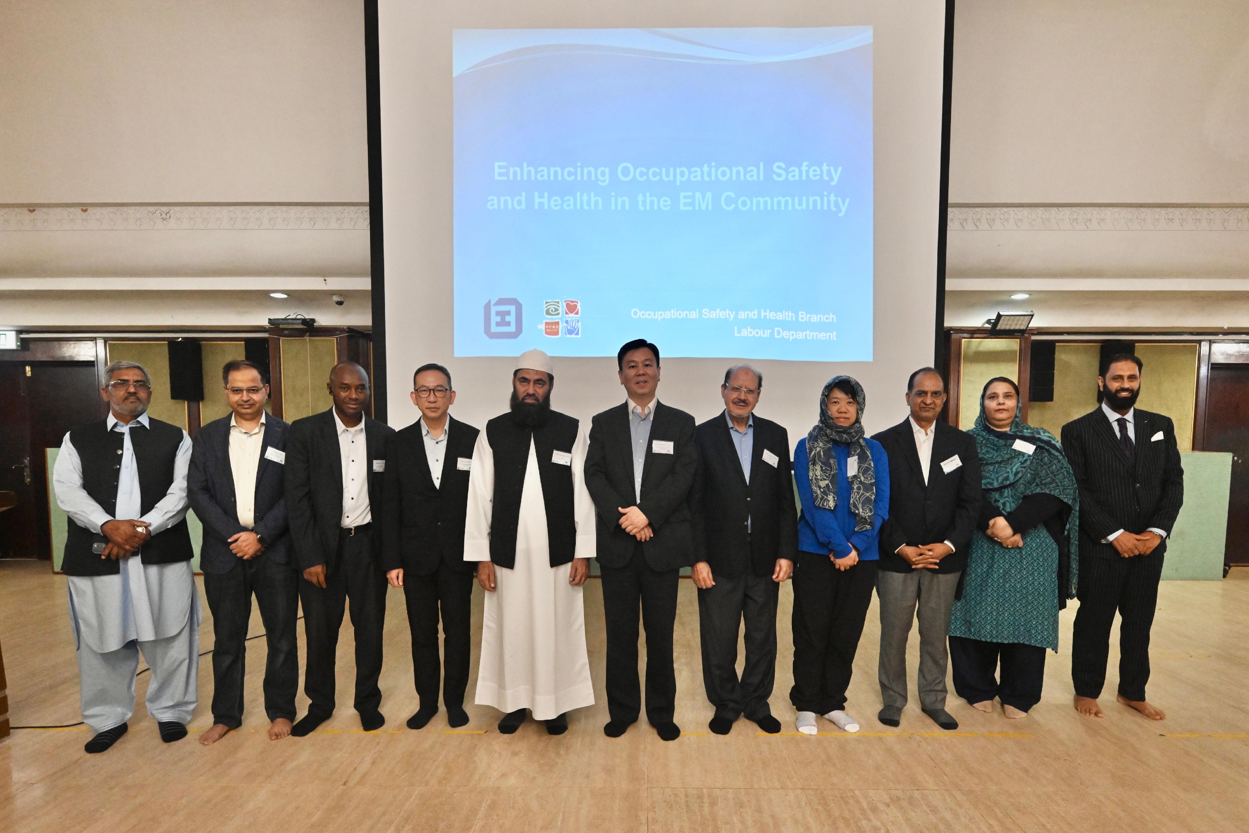 The Labour Department and the Occupational Safety and Health Council (OSHC) jointly held an occupational safety seminar at the Kowloon Masjid and Islamic Centre today (October 25) to enhance occupational safety awareness among ethnic minorities. Photo shows the Acting Commissioner for Labour, Mr Vincent Fung (centre); the Chairman of the Incorporated Trustees of the Islamic Community Fund of Hong Kong, Mr Saeed Uddin (fifth right); the Executive Director of the OSHC, Ms Bonnie Yau (fourth right), and other guests at the seminar.
