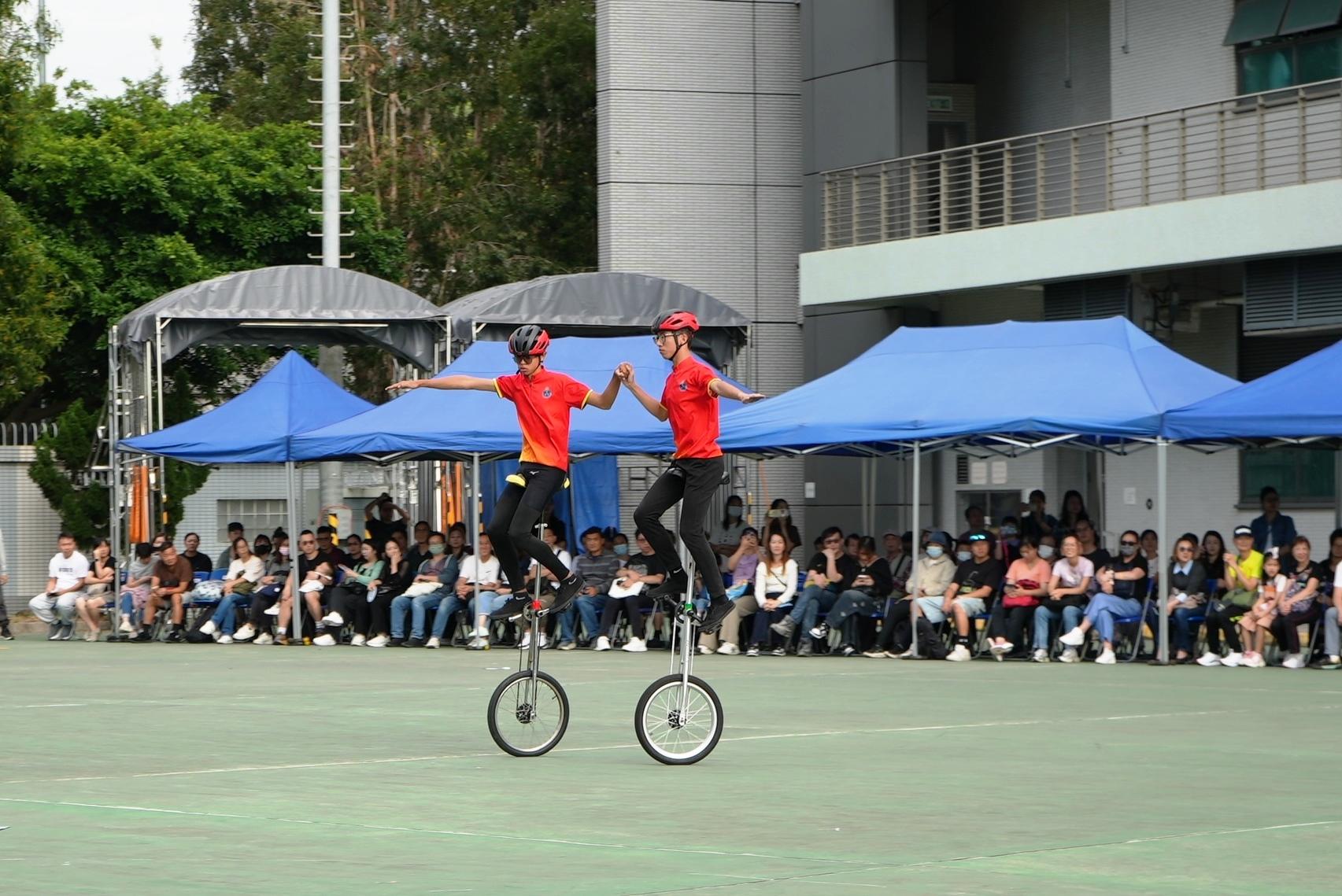 The Civil Aid Service (CAS) Cadet Corps held the 150th New Cadets Passing-out Parade at the CAS Headquarters today (October 25). Photo shows the CAS Cadet Corps Bicycle Demonstration Team performing.