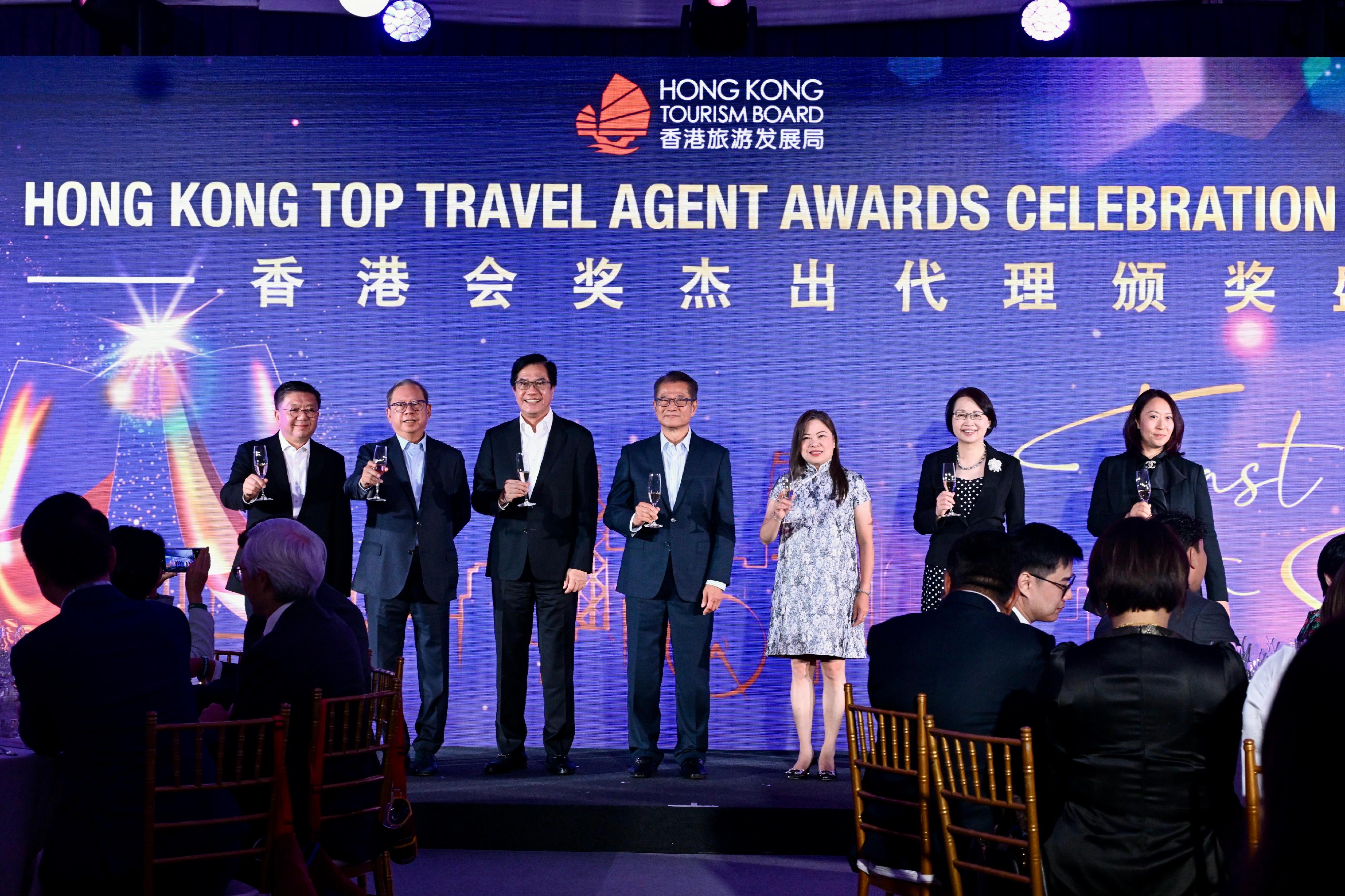 The Financial Secretary, Mr Paul Chan, attended the Toast to Success: Hong Kong Top Travel Agent Awards Celebration & Gala Dinner of 2025 Wine and Dine Festival  today (October 25). Photo shows Mr Chan (centre); the Deputy Financial Secretary, Mr Michael Wong (third left); the Secretary for Culture, Sports and Tourism, Miss Rosanna Law (third right); and the Chairman of the Hong Kong Tourism Board, Dr Peter Lam (second left), giving a toast at the event.
