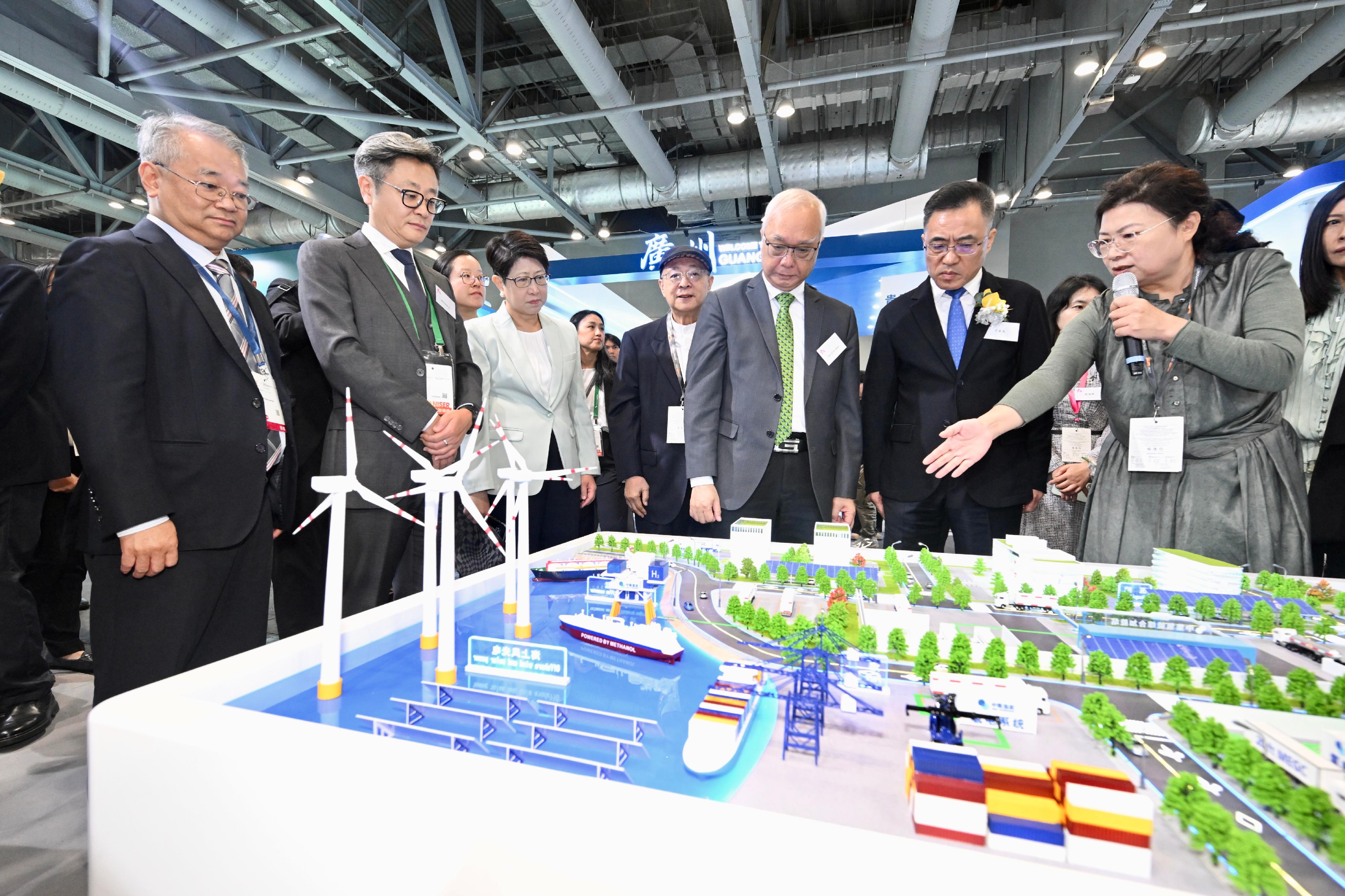 Vice Minister of the Ministry of Ecology and Environment Mr Yu Huiwen (second right); the Secretary for Environment and Ecology, Mr Tse Chin-wan (third right); the Executive Director of the Hong Kong Trade Development Council, Ms Sophia Chong (third left); the Director of Environmental Protection, Dr Samuel Chui (first left), and other guests tour the 20th Eco Expo Asia at AsiaWorld-Expo today (October 28).