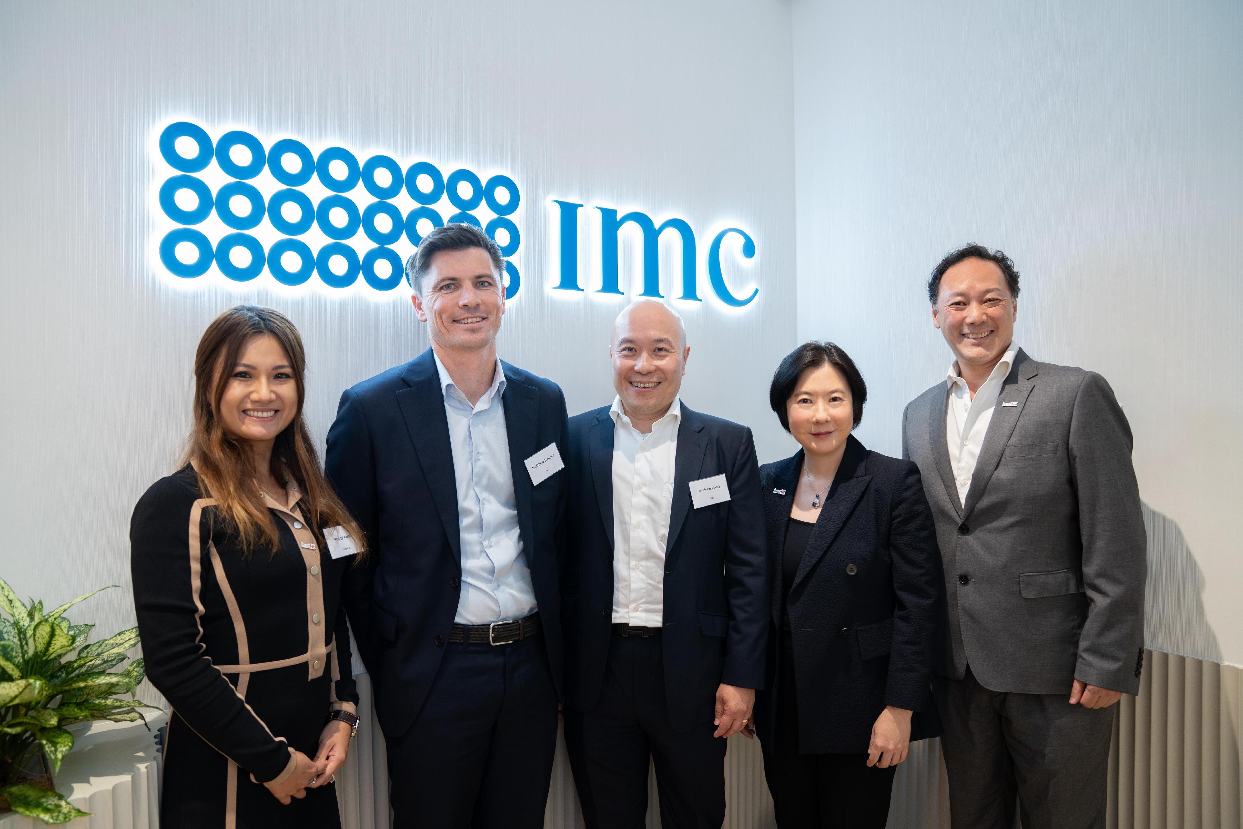 Invest Hong Kong (InvestHK) announced today (October 28) that leading global trading firm IMC Trading (IMC) has expanded its Hong Kong office located in Central. Photo shows the Director-General of Investment Promotion of InvestHK, Ms Alpha Lau (second right); the Managing Director of IMC's Hong Kong office, Mr Andrew Fong (centre); the Managing Director and Head of APAC of IMC, Mr Matt Benney (second left); the Global Head of Financial Services, Fintech & Sustainability of InvestHK, Mr King Leung (first right); and the Senior Vice President of Fintech of InvestHK, Ms Peggy Kwok (first left).