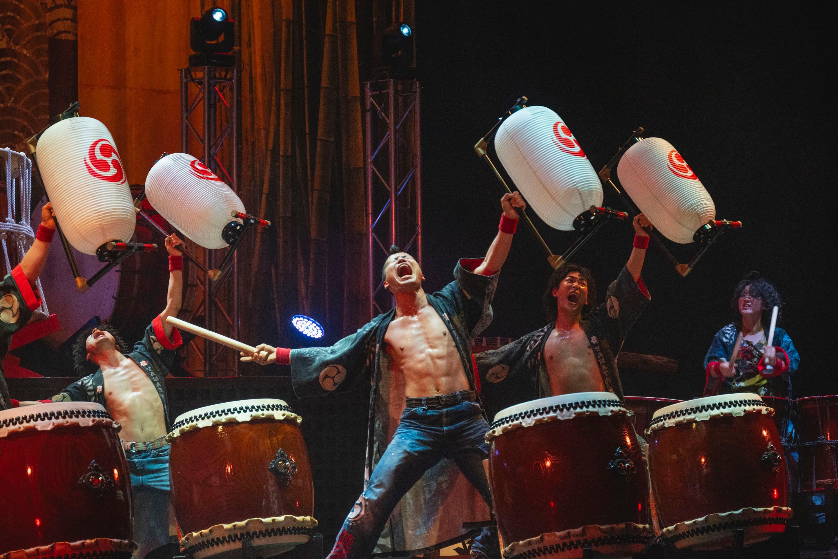 The legendary taiko ensemble YAMATO: The Drummers of Japan will present its world-touring production "Hinotori - The Wings of Phoenix" on November 7 and 8 at the Hong Kong Cultural Centre Grand Theatre. Energetic drummers push their physical limits, embodying the resilience of the phoenix. (Source of photo: Genta Ogawa)

