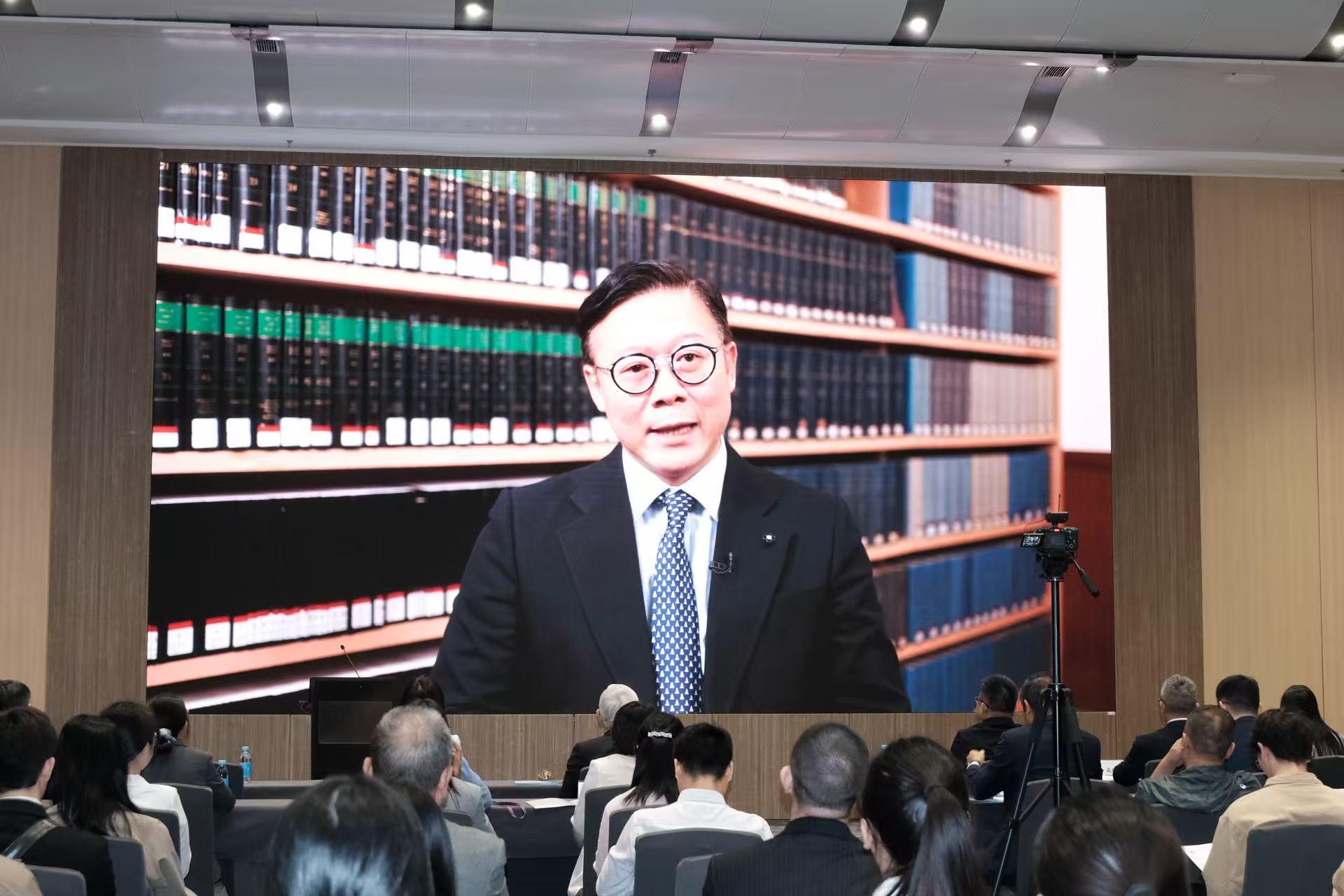 律政司副司長張國鈞博士今日(十月二十八日)在第四屆全球海洋中心城市建設法治論壇暨粵港澳大灣區海洋法治論壇上通過視像致辭。