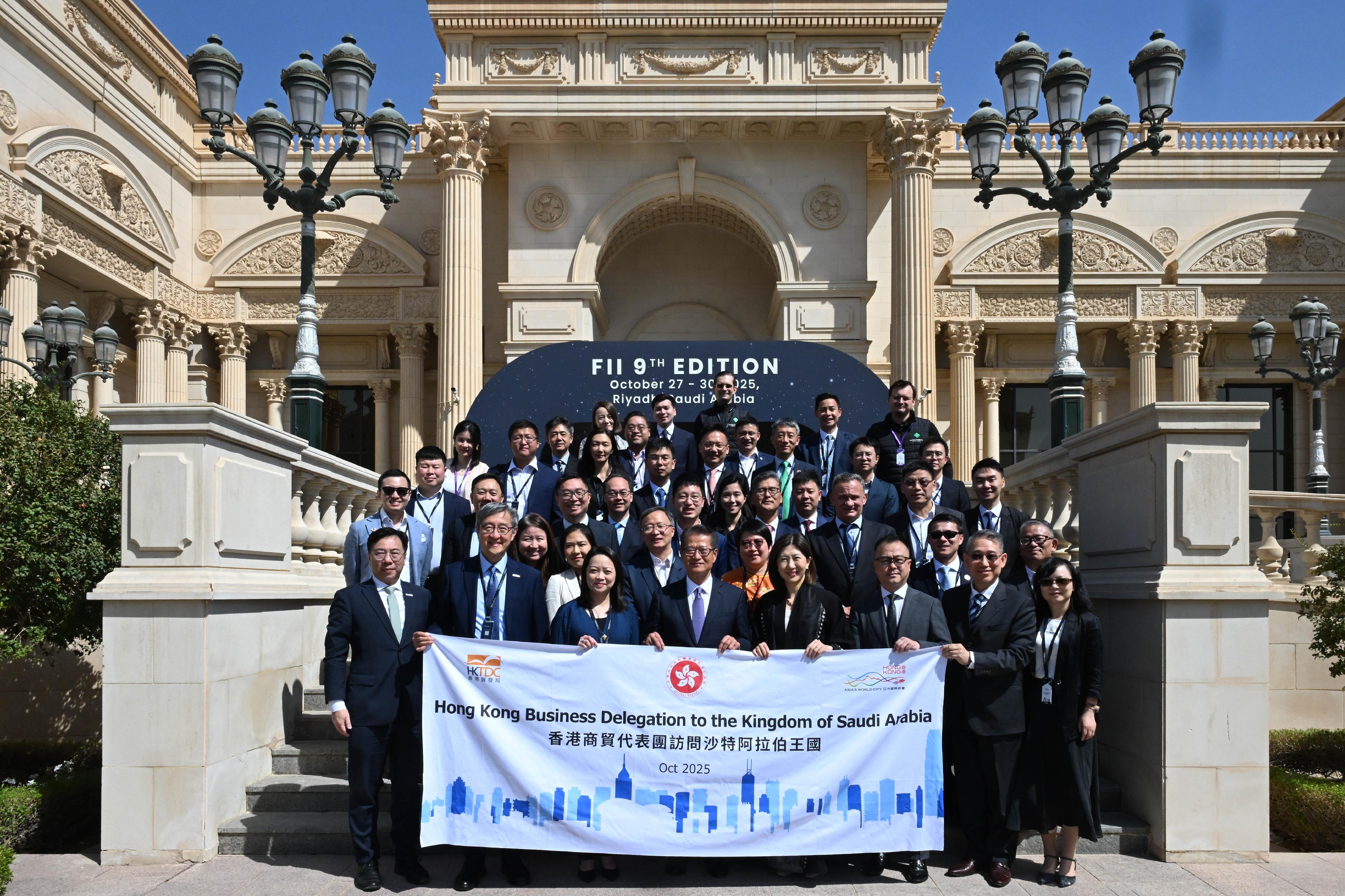 The Financial Secretary, Mr Paul Chan, led a delegation from the financial and innovation sectors on a visit to Riyadh, Saudi Arabia, on October 28 (Riyadh time). Photo shows a group photo of the delegation.