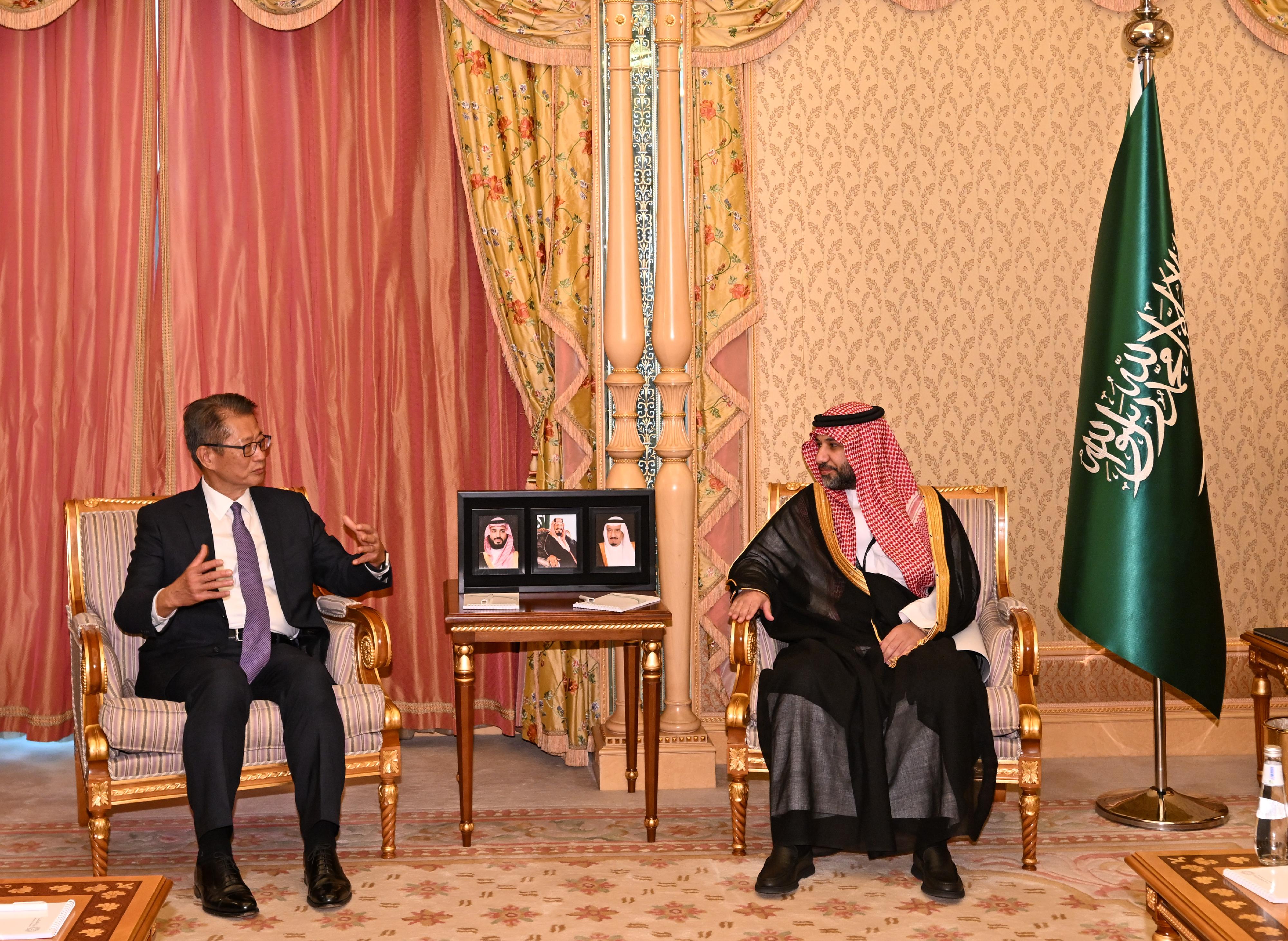 The Financial Secretary, Mr Paul Chan, led a delegation from the financial and innovation sectors on a visit to Riyadh, Saudi Arabia, on October 28 (Riyadh time). Photo shows Mr Chan (left) meeting with Vice Minister of Finance of Saudi Arabia, Mr Abdulmuhsen bin Saad Alkhalaf (right).