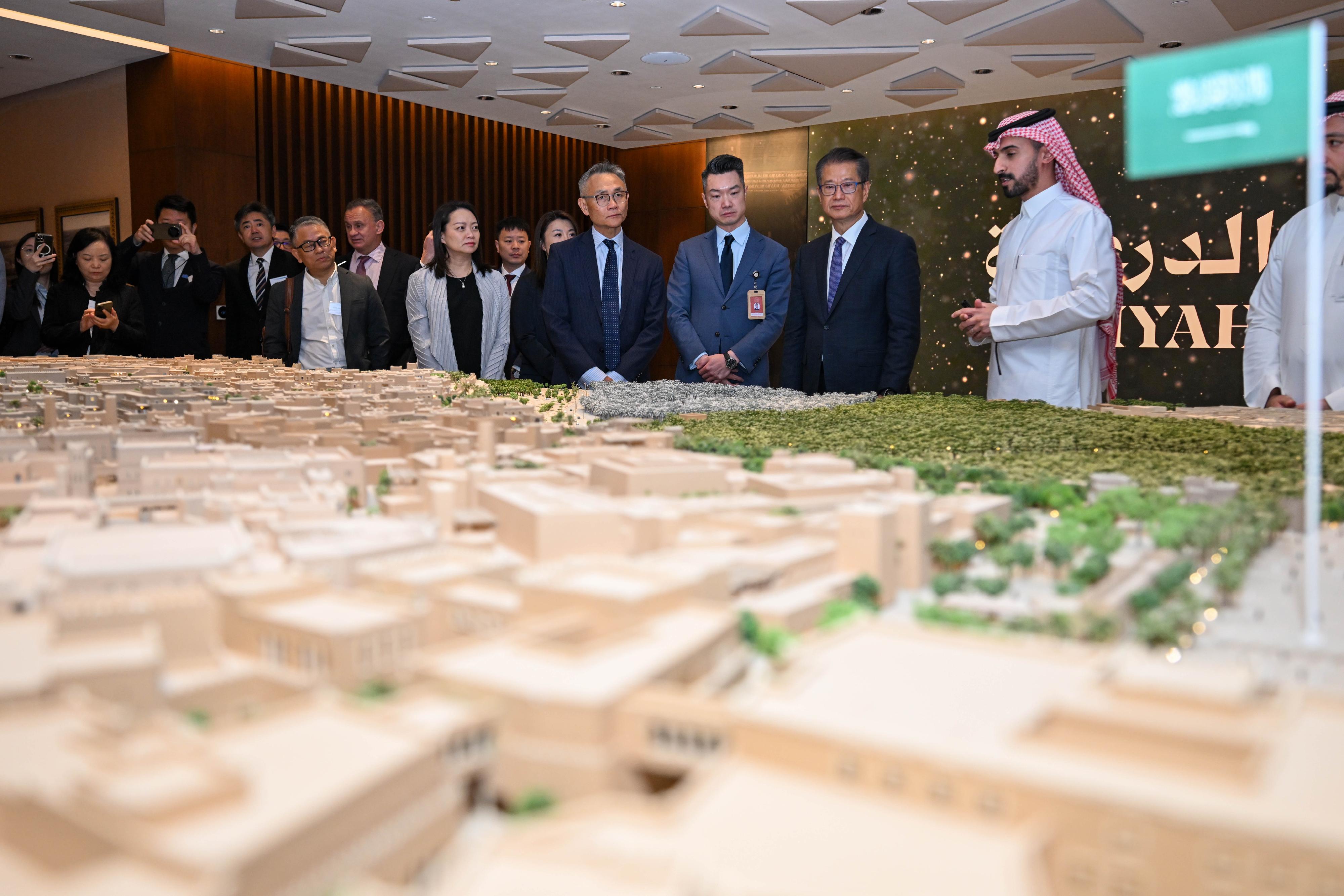 The Financial Secretary, Mr Paul Chan, led a delegation of the financial and innovation sectors to continue the visit to Riyadh, Saudi Arabia, on October 29 (Riyadh time). Photo shows Mr Chan (second right) visiting the Diriyah Company.