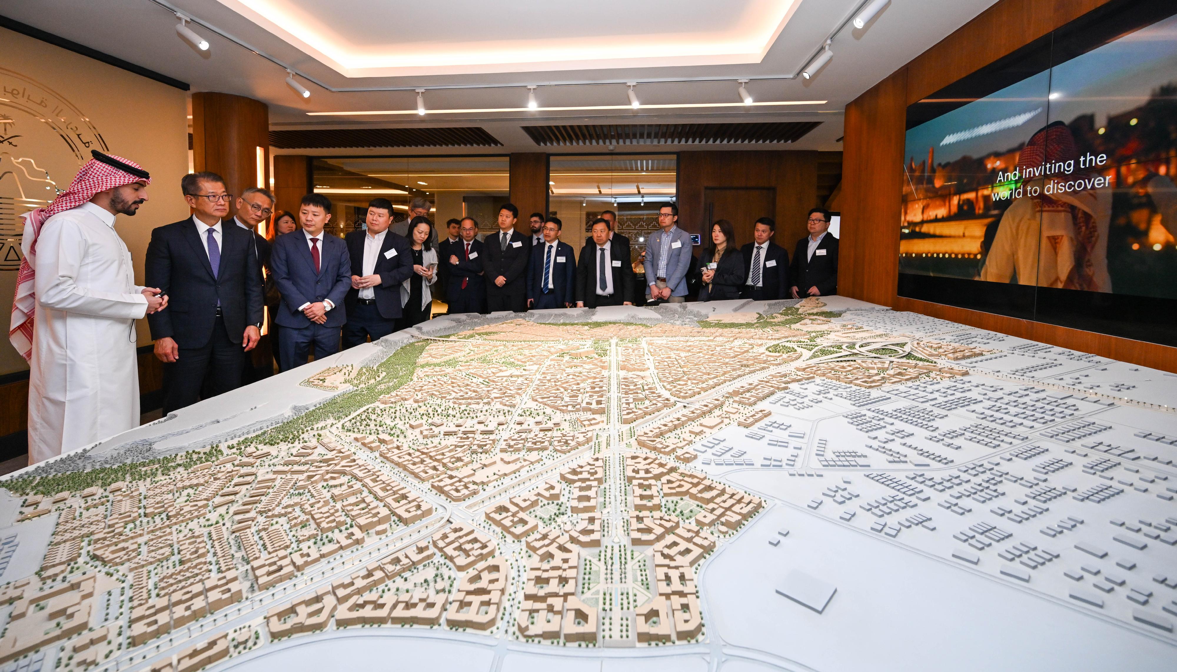 The Financial Secretary, Mr Paul Chan, led a delegation of the financial and innovation sectors to continue the visit to Riyadh, Saudi Arabia, on October 29 (Riyadh time). Photo shows Mr Chan (second left) visiting the Diriyah Company.