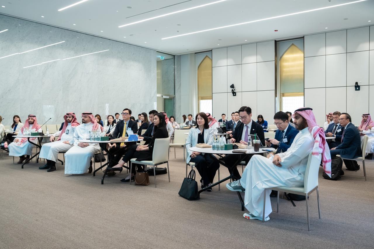 The Hong Kong Academy of Finance (AoF) Financial Leaders Programme (FLP) concluded its field trip to Riyadh, Saudi Arabia from October 20 to 23. Photo shows FLP participants visiting Saudi Central Bank.