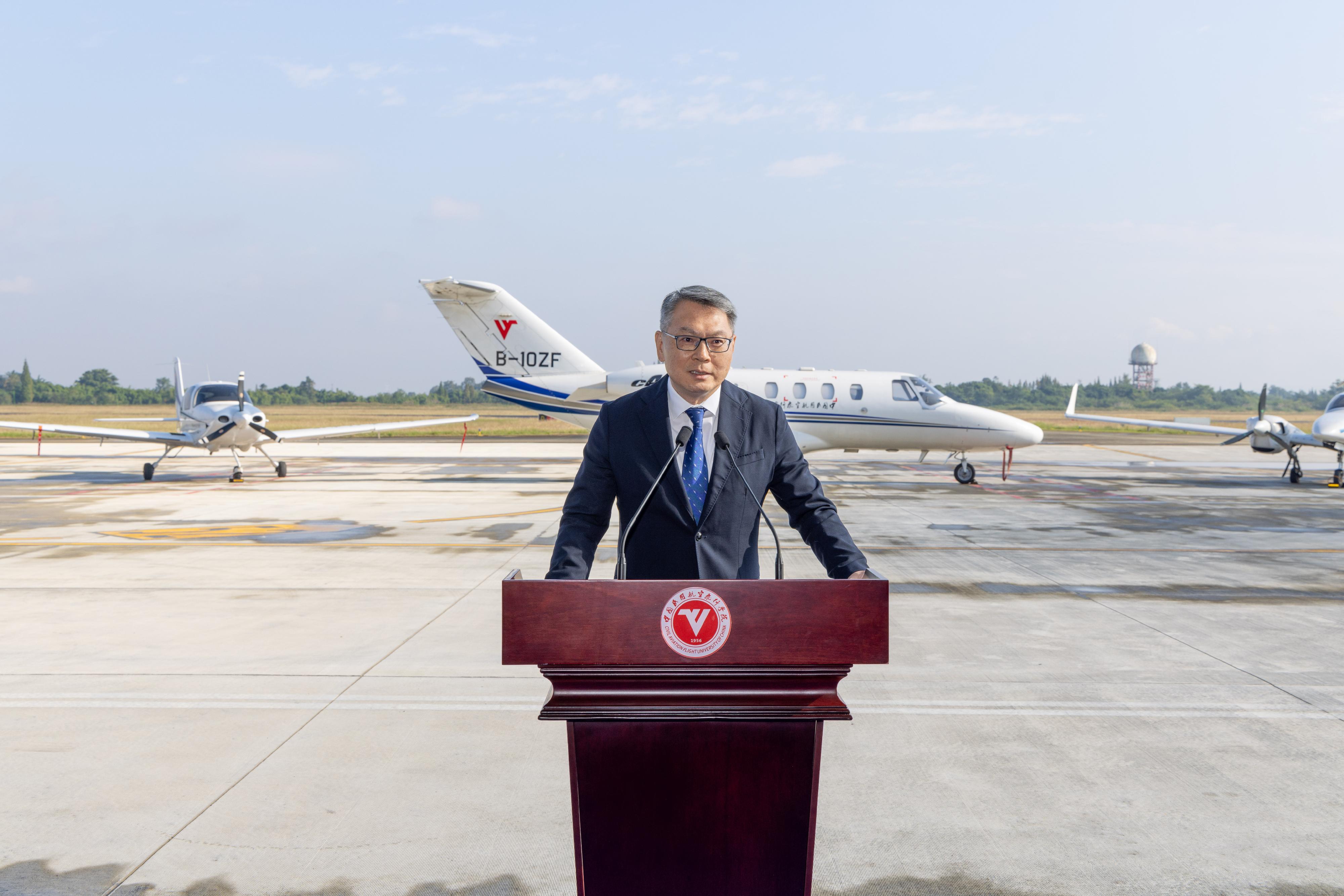 The inauguration ceremony of the first cohort of the cadet pilot programme, jointly developed by the Civil Aviation Flight University of China and the Hong Kong International Aviation Academy, was held in Chengdu on October 27. Photo shows the Director-General of Civil Aviation, Mr Victor Liu, delivering a speech at the ceremony.