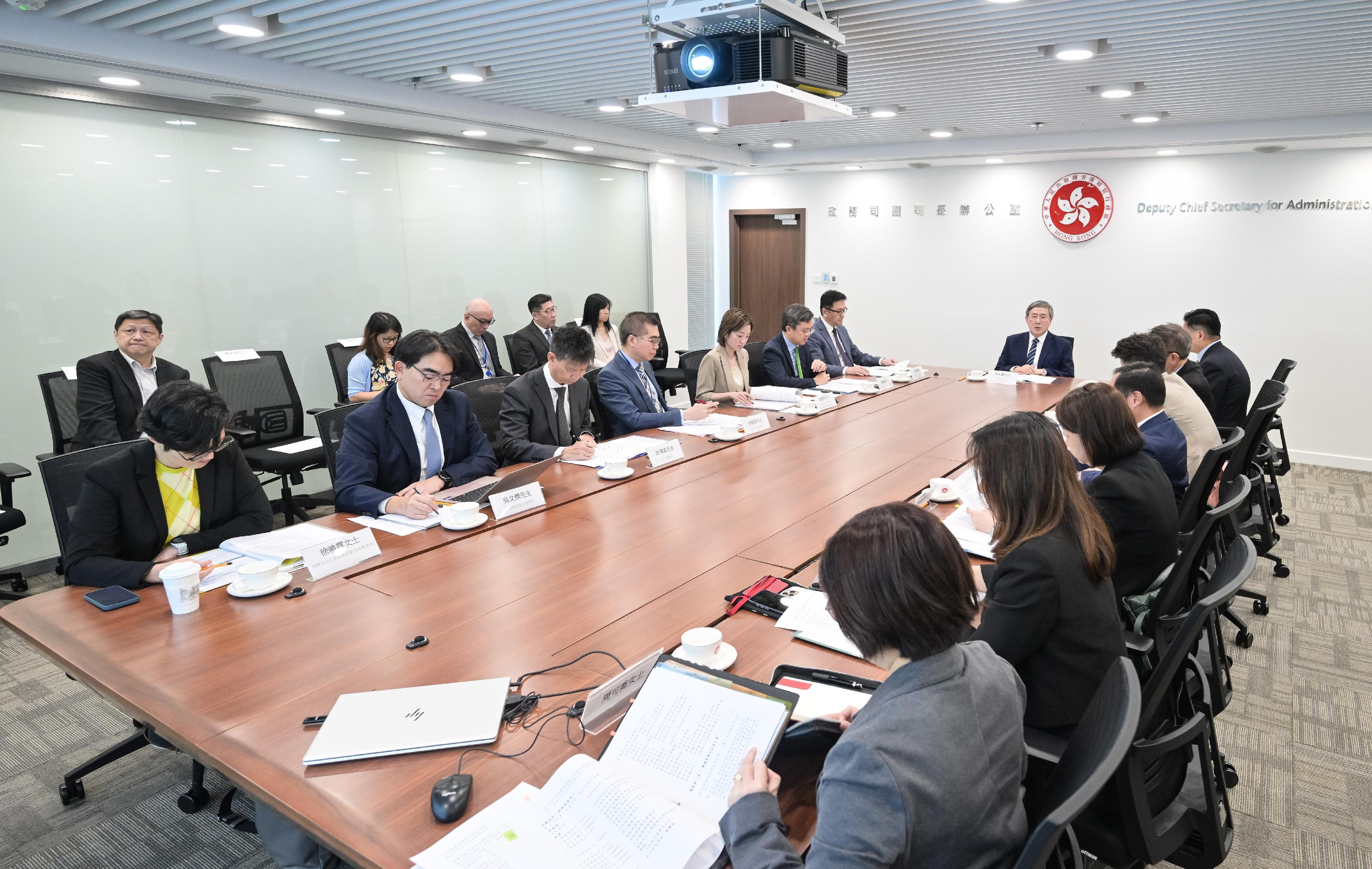The Deputy Chief Secretary for Administration, Mr Cheuk Wing-hing, chairs the first meeting of the AI Efficacy Enhancement Team today (October 30), with members from various bureaux and departments.