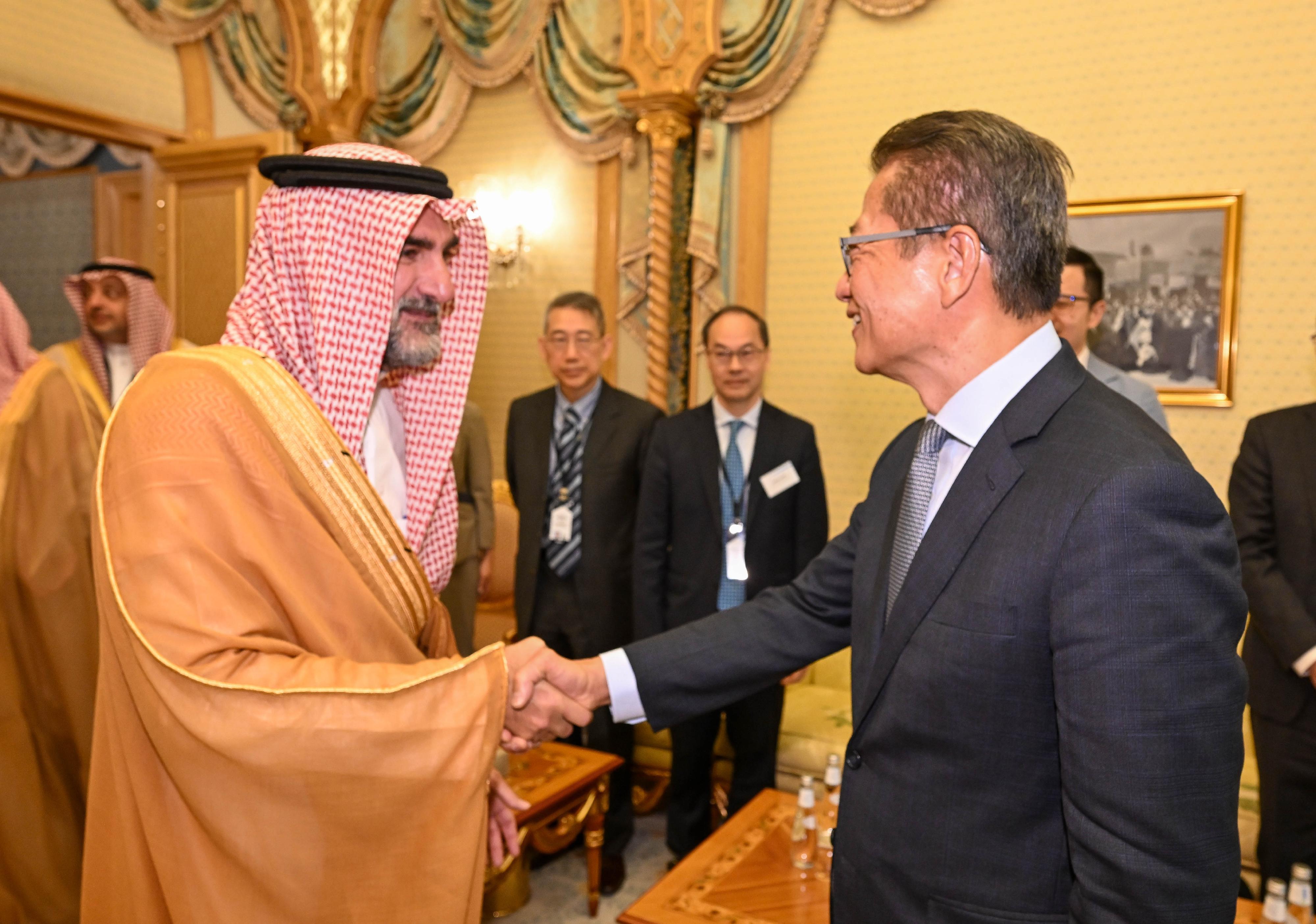 The Financial Secretary, Mr Paul Chan, continued to lead a delegation of the financial and innovation sectors to visit Riyadh, Saudi Arabia, on October 30 (Riyadh time). Photo shows Mr Chan (right) meeting with the Governor of the Public Investment Fund of Saudi Arabia, Mr Yasir Othman Al-Rumayyan (left).