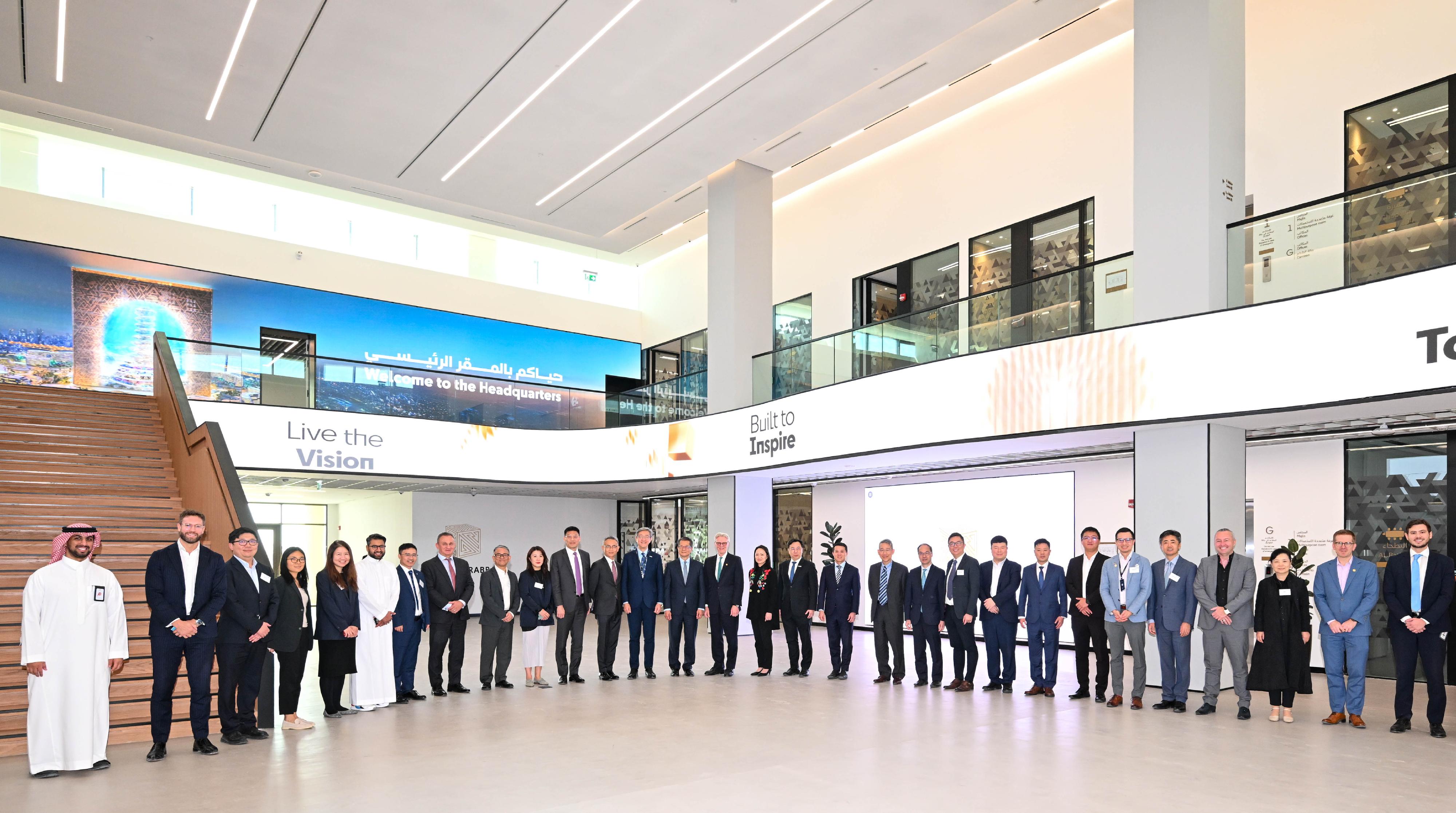 The Financial Secretary, Mr Paul Chan, continued to lead a delegation of the financial and innovation sectors to visit Riyadh, Saudi Arabia, on October 30 (Riyadh time). Photo shows Mr Chan (14th left) visiting New Murabba Development Company under the Public Investment Fund of Saudi Arabia, with the Chief Executive Officer of New Murabba Development Company, Mr Michael Dyke (15th left), and other representatives.