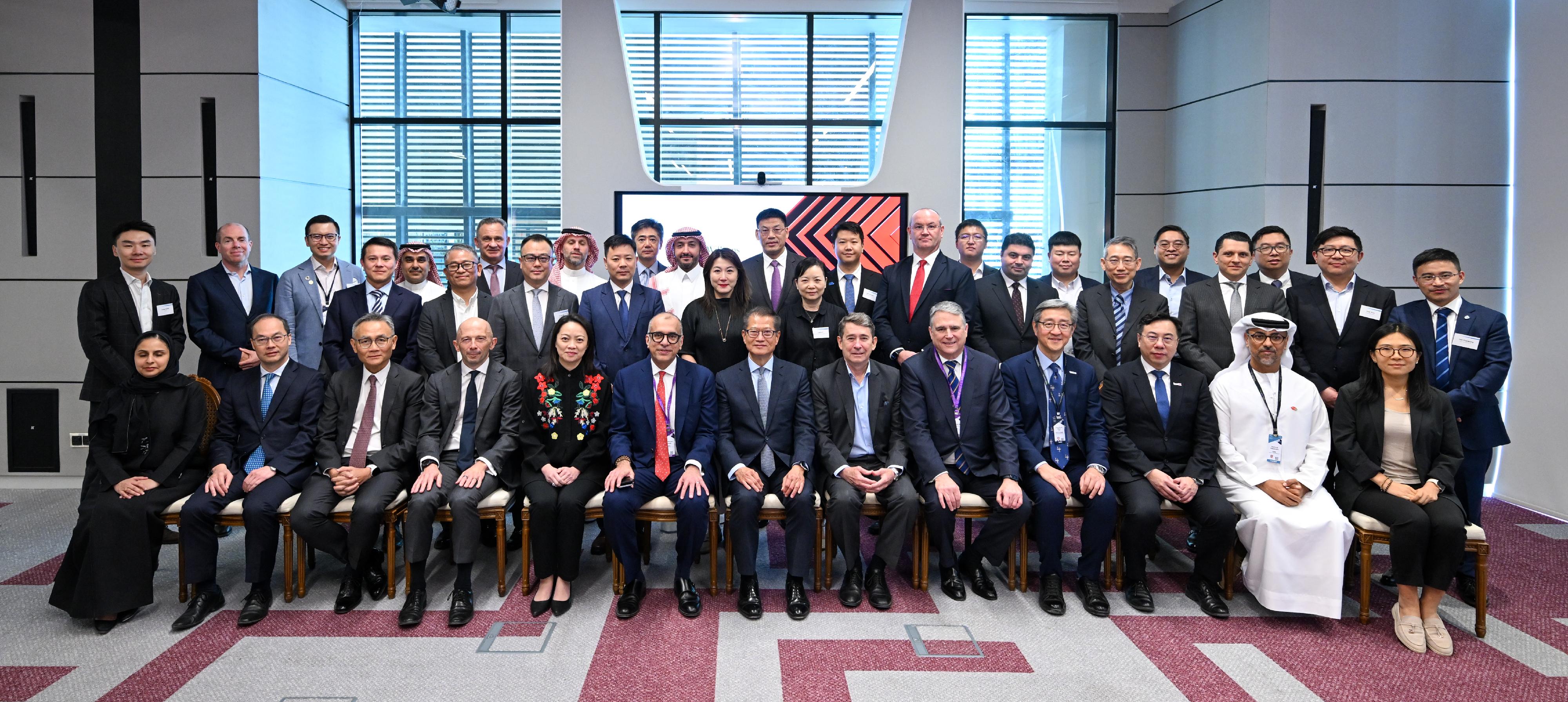 The Financial Secretary, Mr Paul Chan, continued to lead a delegation of the financial and innovation sectors to visit Riyadh, Saudi Arabia, on October 30 (Riyadh time). Photo shows Mr Chan (front row, centre) at a luncheon hosted by the Saudi Awwal Bank, with other attendees.
