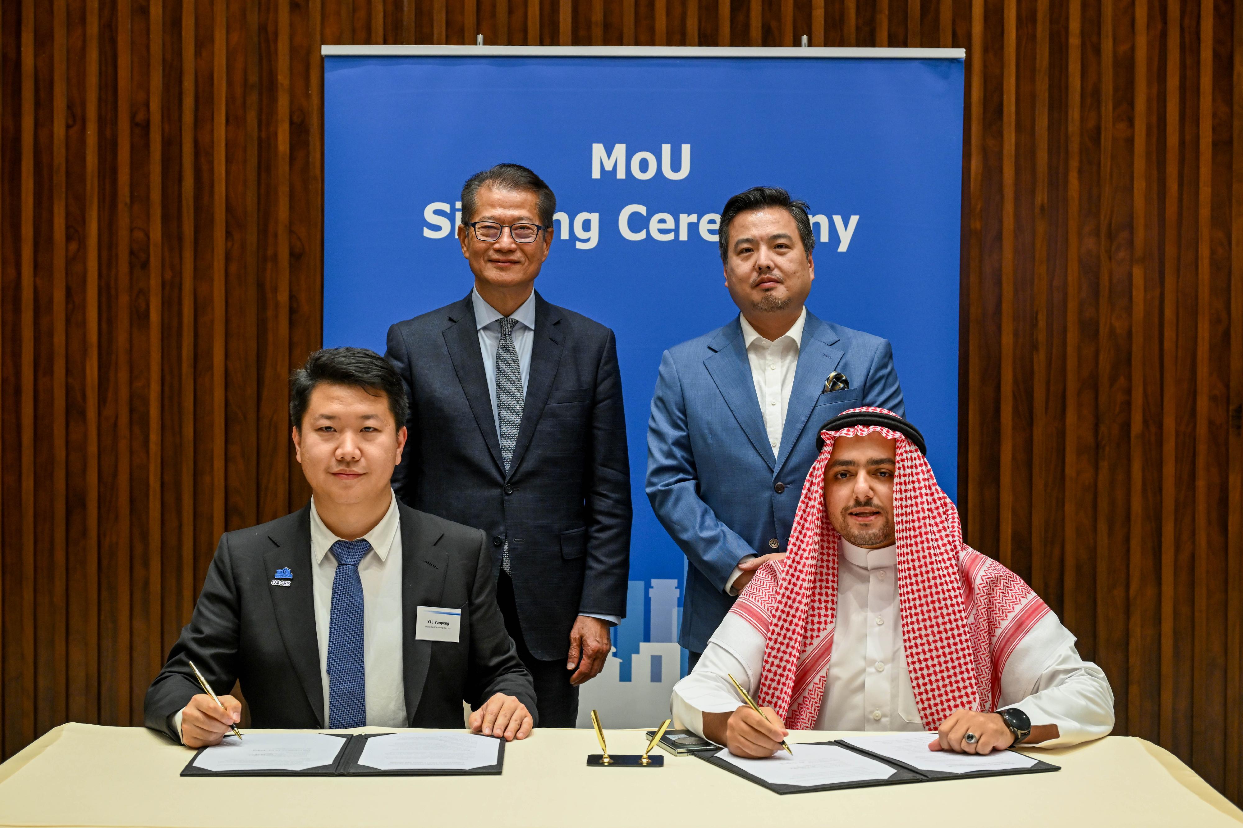 The Financial Secretary, Mr Paul Chan, continued to lead a delegation of the financial and innovation sectors to visit Riyadh, Saudi Arabia, on October 30 (Riyadh time). Photo shows Mr Chan (back row, left) witnessing the signing of memoranda of understanding between Beijing Yunji Technology Company Limited and Young Life Travel and Tourism Company Limited.