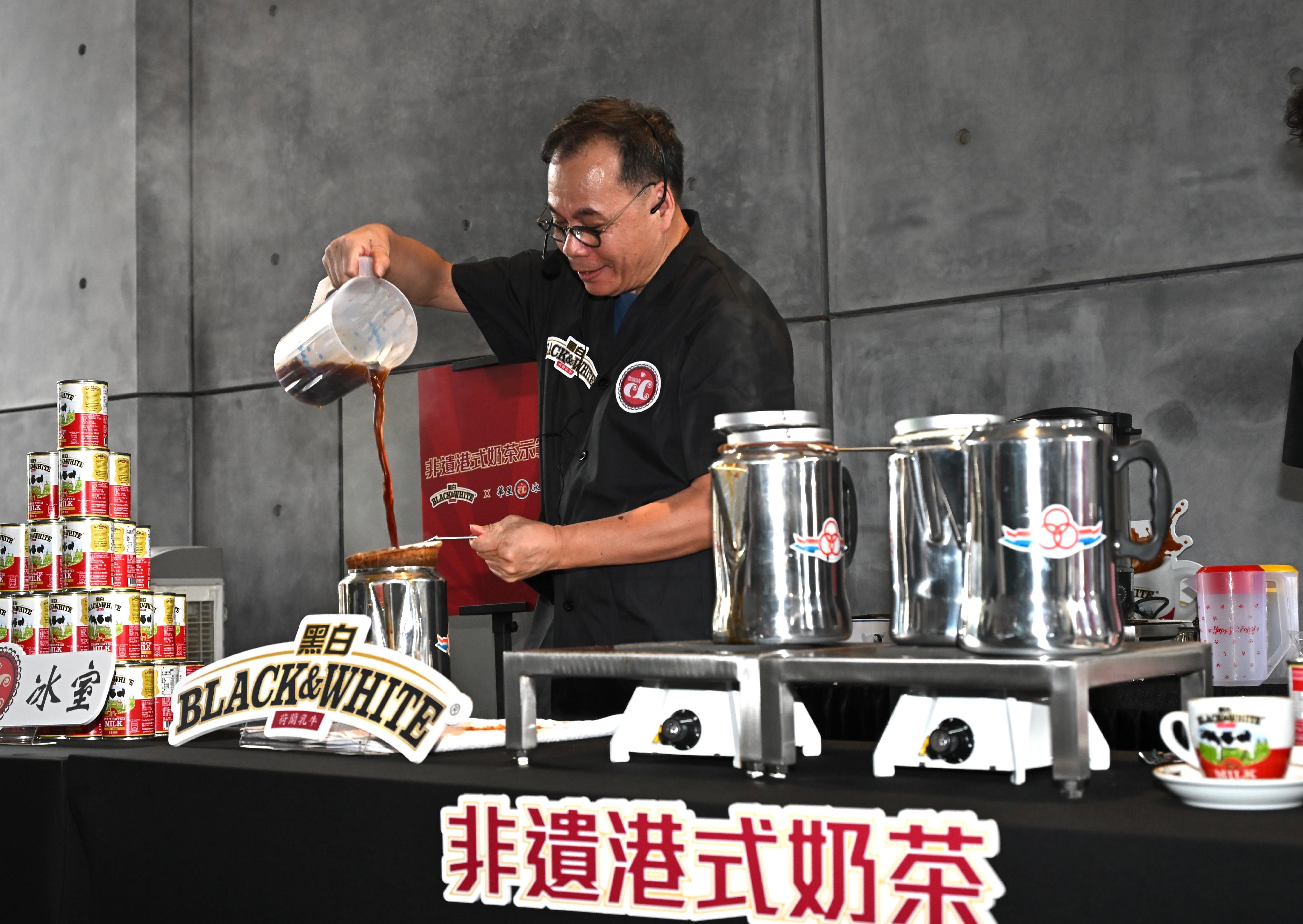 The inaugural event of Muse Fest HK 2025, the "Fun@Museum Carnival", will be held on November 1 and 2) at the Hong Kong Cultural Centre Piazza and the creative market. Photo shows a demonstration of Hong Kong Intangible Cultural Heritage - Hong Kong-style milk tea-making.