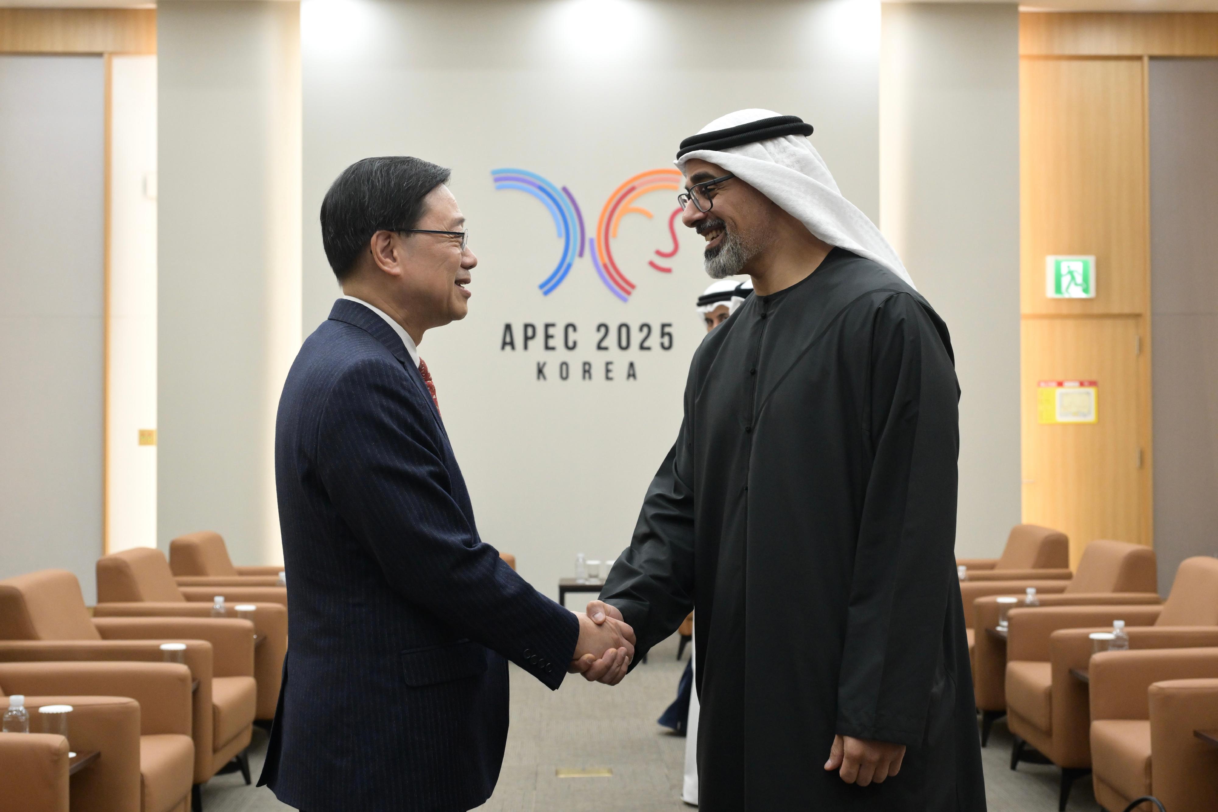 The Chief Executive, Mr John Lee (left), continued his visit to Korea today (October 31). Photo shows Mr Lee (left) meeting with Crown Prince of Abu Dhabi, the United Arab Emirates, Sheikh Khaled bin Mohamed bin Zayed Al Nahyan (right).