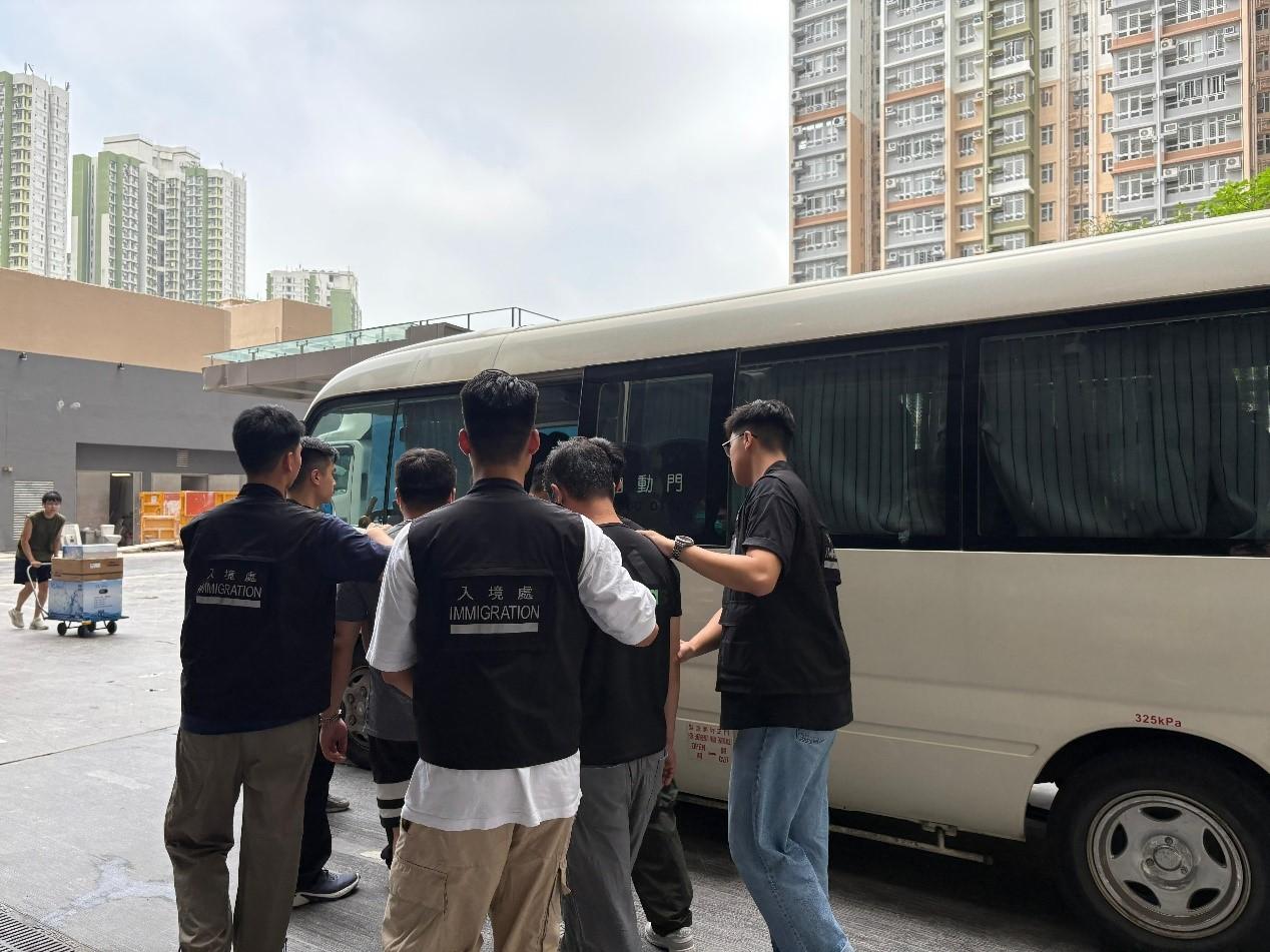 The Immigration Department mounted a series of territory-wide anti-illegal worker operations codenamed "Contribute", joint operations with the Hong Kong Police Force codenamed "Champion" and "Windsand", and a joint operation with the Food and Environmental Hygiene Department and the Leisure and Cultural Services Department codenamed "Flabbergast" from October 24 to yesterday (October 30).