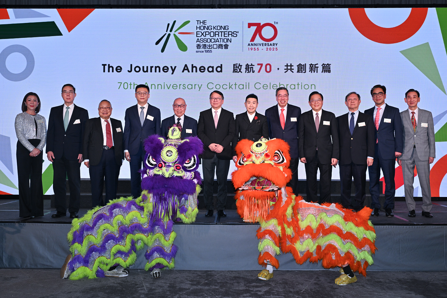 The Acting Chief Executive, Mr Chan Kwok-ki, attended the Hong Kong Exporters' Association 70th Anniversary Cocktail Celebration today (October 31). Photo shows Mr Chan (sixth left); the Chairman of the Hong Kong Exporters' Association, Mr Eric Sun (sixth right), and other guests at the event.