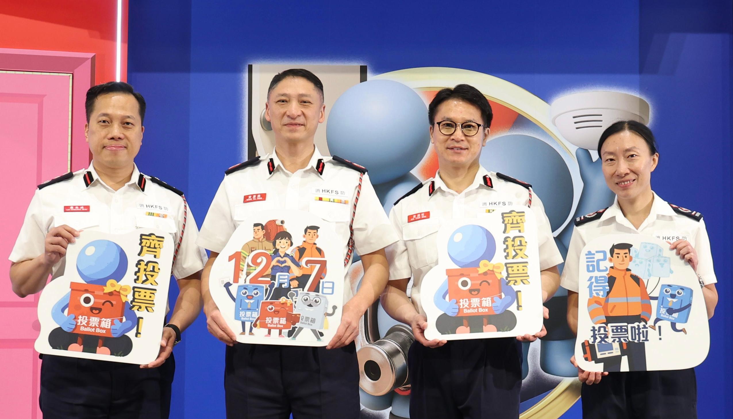 The Fire Services Department (FSD) held the Winter Disaster and Emergency Preparedness Promotional Months launching ceremony and Fire Services Department Community Emergency Responder award ceremony today (November 1). Photo shows the Deputy Director of Fire Services (Public Safety and Corporate Strategy), Mr Wong Ka-wing (second left); and the acting Assistant Director of Fire Services (Corporate Strategy), Mr Fok Chun-ming (second right), called on the public to cast their votes in the Legislative Council General Election on December 7.