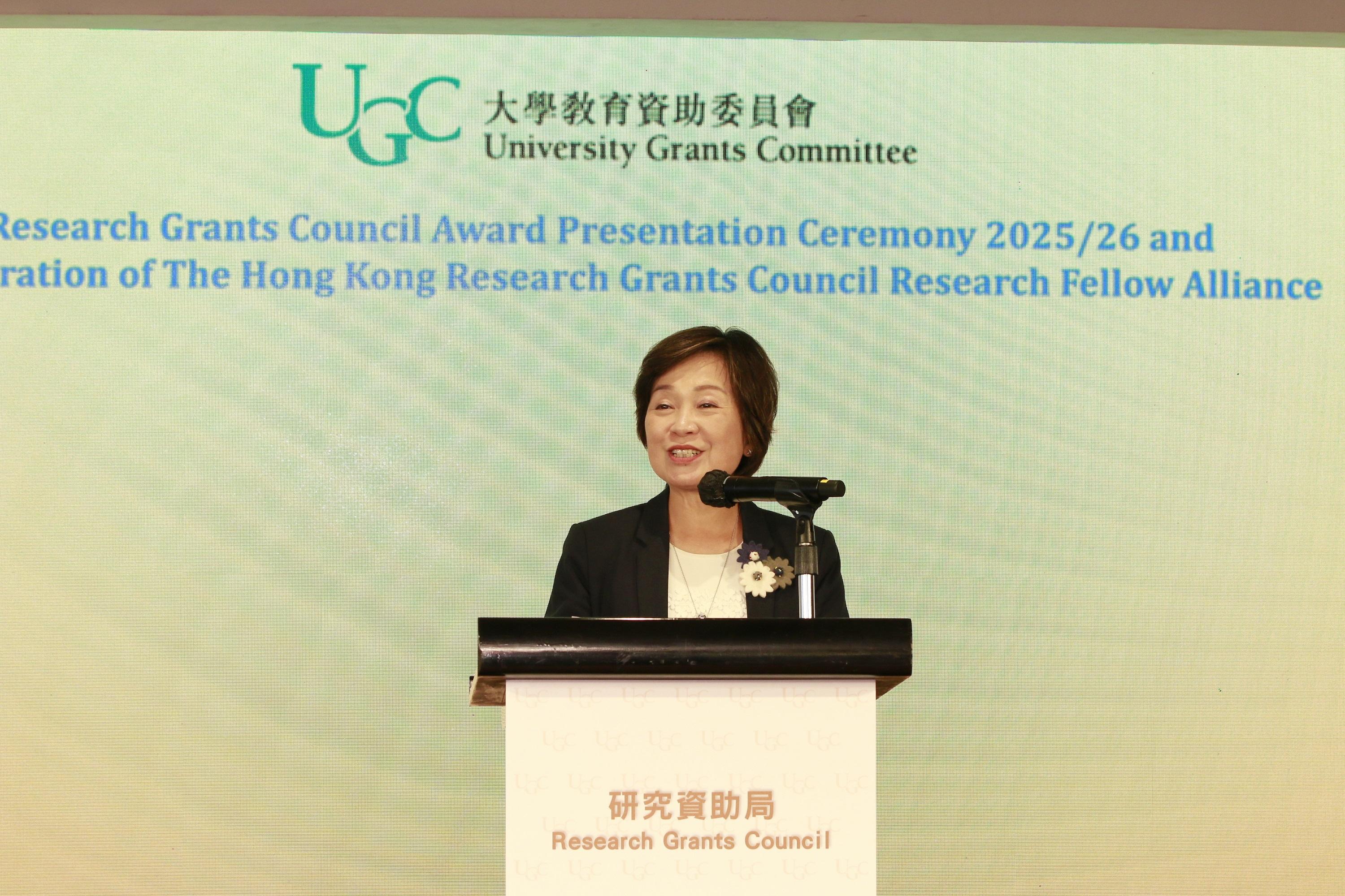 教育局局長蔡若蓮博士今日（十一月三日）在研究資助局舉辦的頒獎典禮及香港研資局傑出研究學者協會成立典禮上致辭。