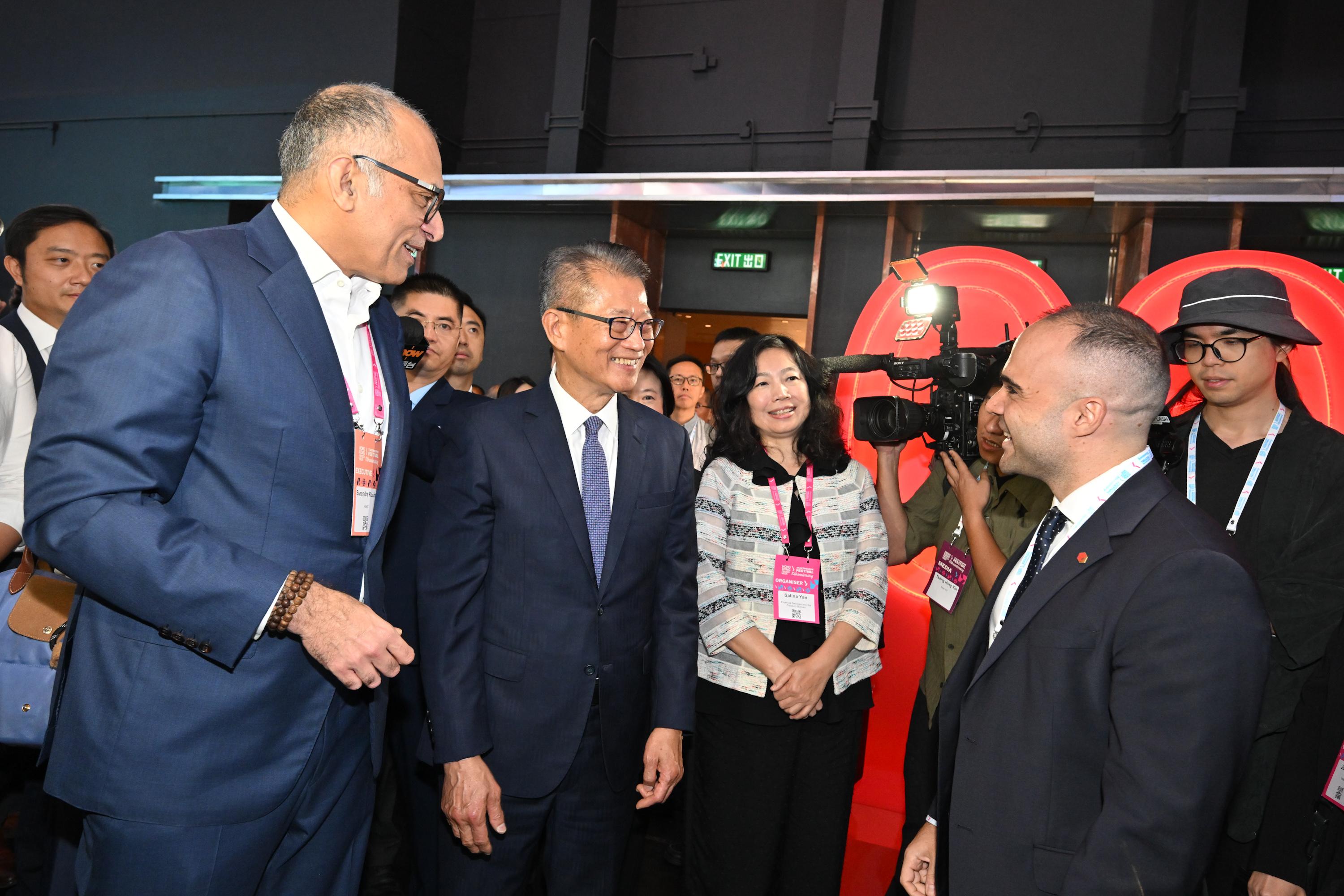 The Financial Secretary, Mr Paul Chan, attended Hong Kong FinTech Week x StartmeupHK Festival 2025 today (November 3). Photo shows Mr Chan (second left) visiting an exhibition booth.