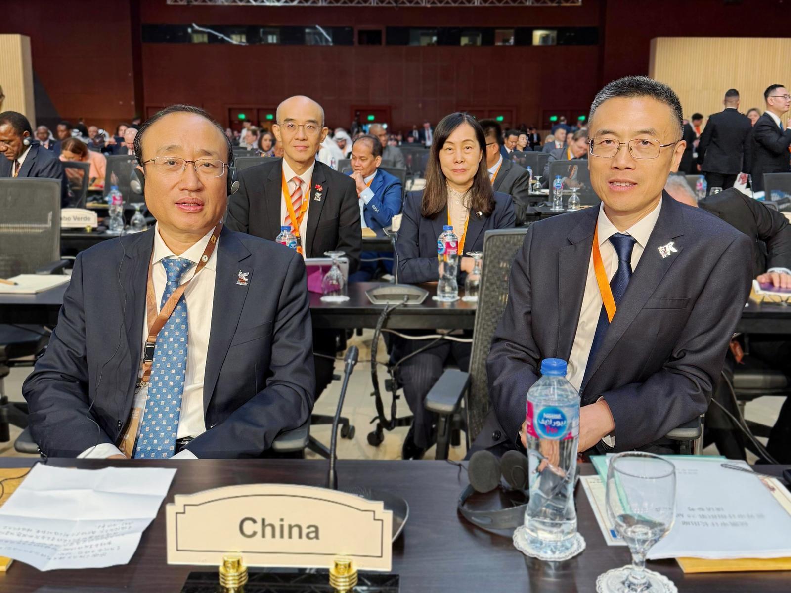 The 25th Congress of International Organization of Supreme Audit Institutions was held between October 27 and 31 in Egypt.  Photo shows the Auditor General of the National Audit Office of the People's Republic of China, Mr Hou Kai (first left); the Director of Hong Kong, Macao and Taiwan Offices of the National Audit Office,
Mr Jiang Haiying (first right); the Director of Audit of the Hong Kong Audit Commission, Professor Nelson Lam (second left); and the Commissioner of Audit of Macao, Ms Ao Ieong U (second right).