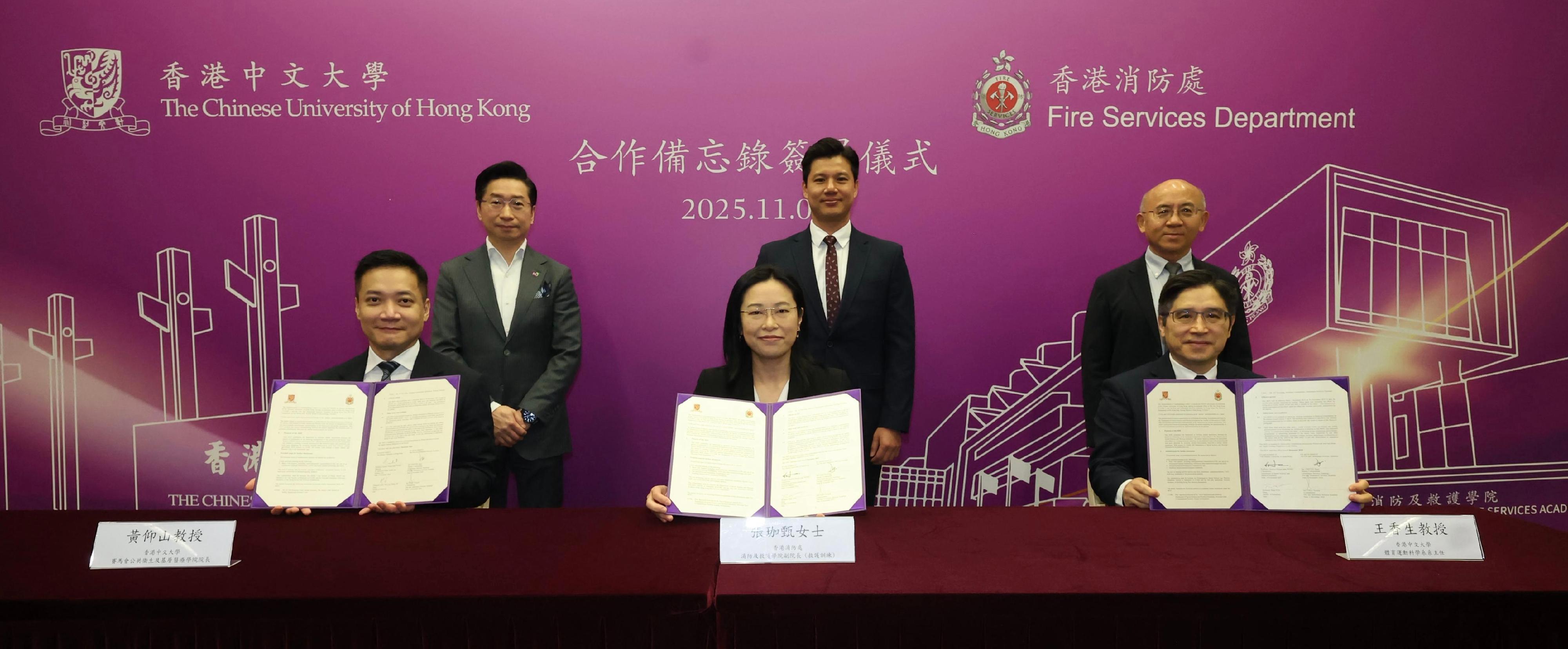 The Deputy Commandant (Ambulance Services Training) of the Fire and Ambulance Services Academy (FASA), Ms Kapo Cheung (front row, centre); the Chairperson of the Department of Sports Science and Physical Education of the Chinese University of Hong Kong (CUHK), Professor Stephen Wong (front row, right); and the Director of the Jockey Club School of Public Health and Primary Care of the CUHK, Professor Samuel Wong (front row, left), signed a Memorandum of Understanding today (November 4) to establish a collaborative partnership between the FASA, as well as the Department of Sports Science and Physical Education and the Jockey Club School of Public Health and Primary Care of the CUHK, in organising a training module on emergency care and preparedness. The Commandant of the FASA, Mr Cheu Yu-kok (back row, centre); the Dean of the Faculty of Education of the CUHK, Professor Fan Xitao (back row, right); and the Dean of the Faculty of Medicine of the CUHK, Professor Philip Chiu (back row, left), witnessed the signing ceremony.