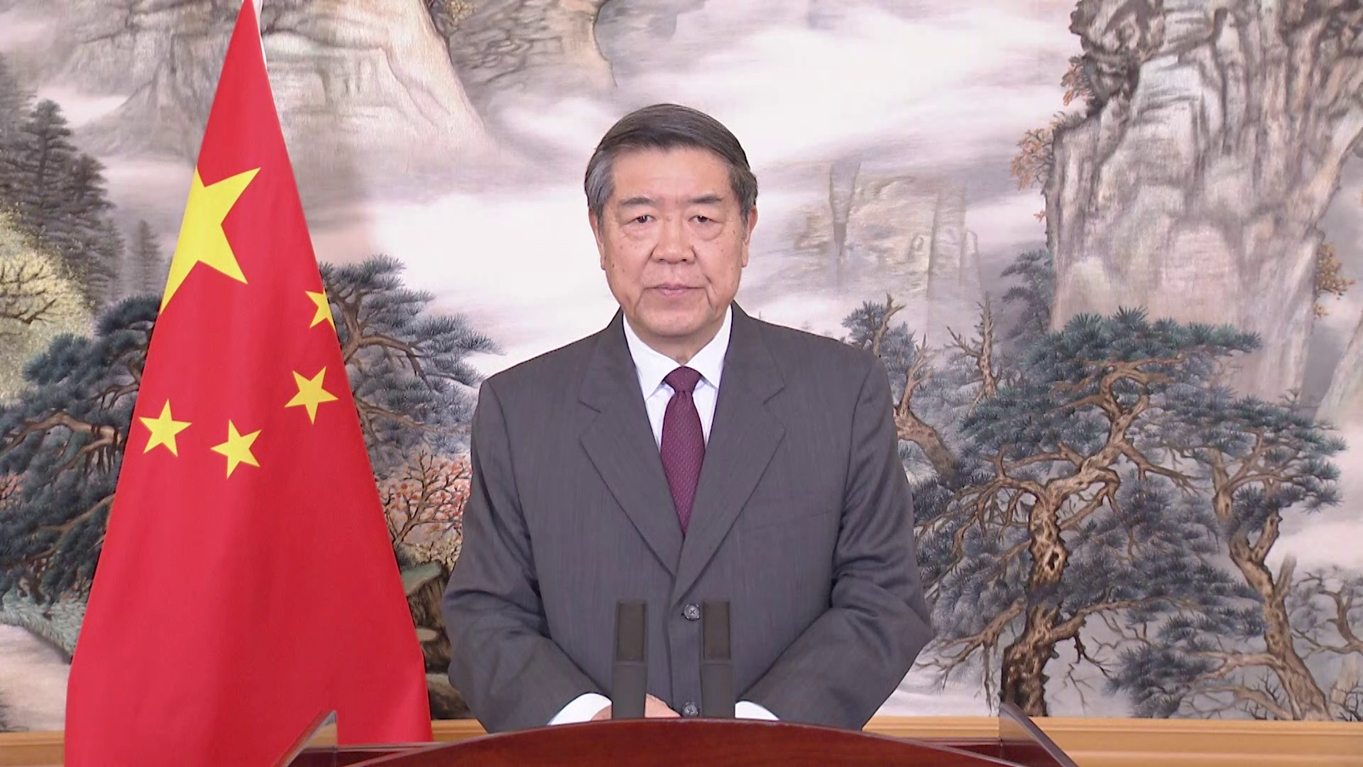 The main session of the Global Financial Leaders' Investment Summit (Summit) successfully concluded today (November 4). Photo shows Vice Premier of the State Council Mr He Lifeng delivering an opening keynote by video at the Summit.