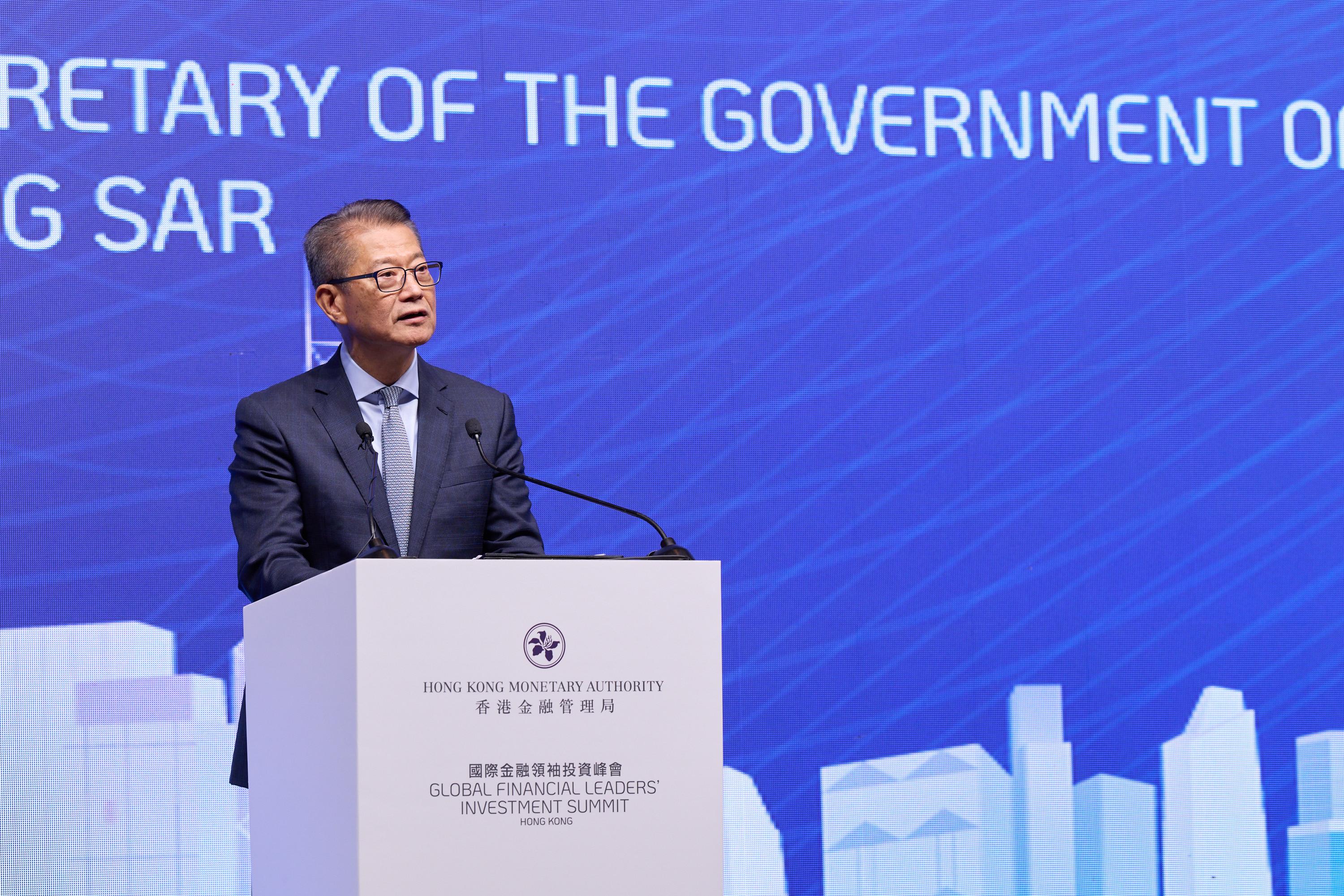 The main session of the Global Financial Leaders' Investment Summit (Summit) successfully concluded today (November 4). Photo shows the Financial Secretary, Mr Paul Chan, delivering a speech at the Summit.