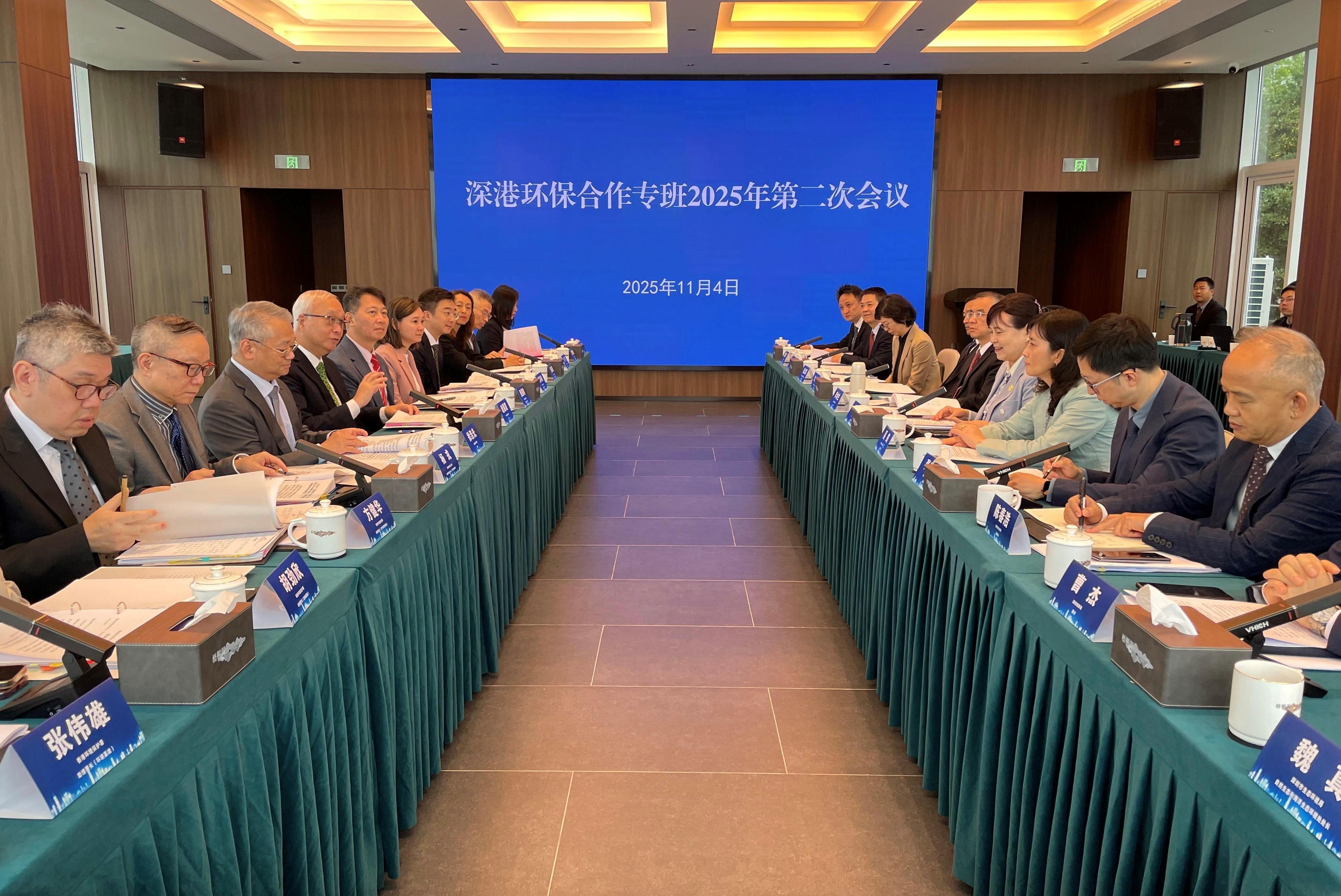 The Secretary for Environment and Ecology, Mr Tse Chin-wan (fourth left), led a delegation to Shenzhen today (November 4) to attend the Hong Kong-Shenzhen Joint Working Group on Environmental Protection meeting with the delegation led by Vice Mayor of the Shenzhen Municipal People's Government Ms Zhang Hua (fourth right) to discuss various collaboration issues between Hong Kong and Shenzhen. The Permanent Secretary for Environment and Ecology (Environment), Mr Eddie Cheung (fifth left); and the Director of Environmental Protection, Dr Samuel Chui (third left), also attended the meeting.