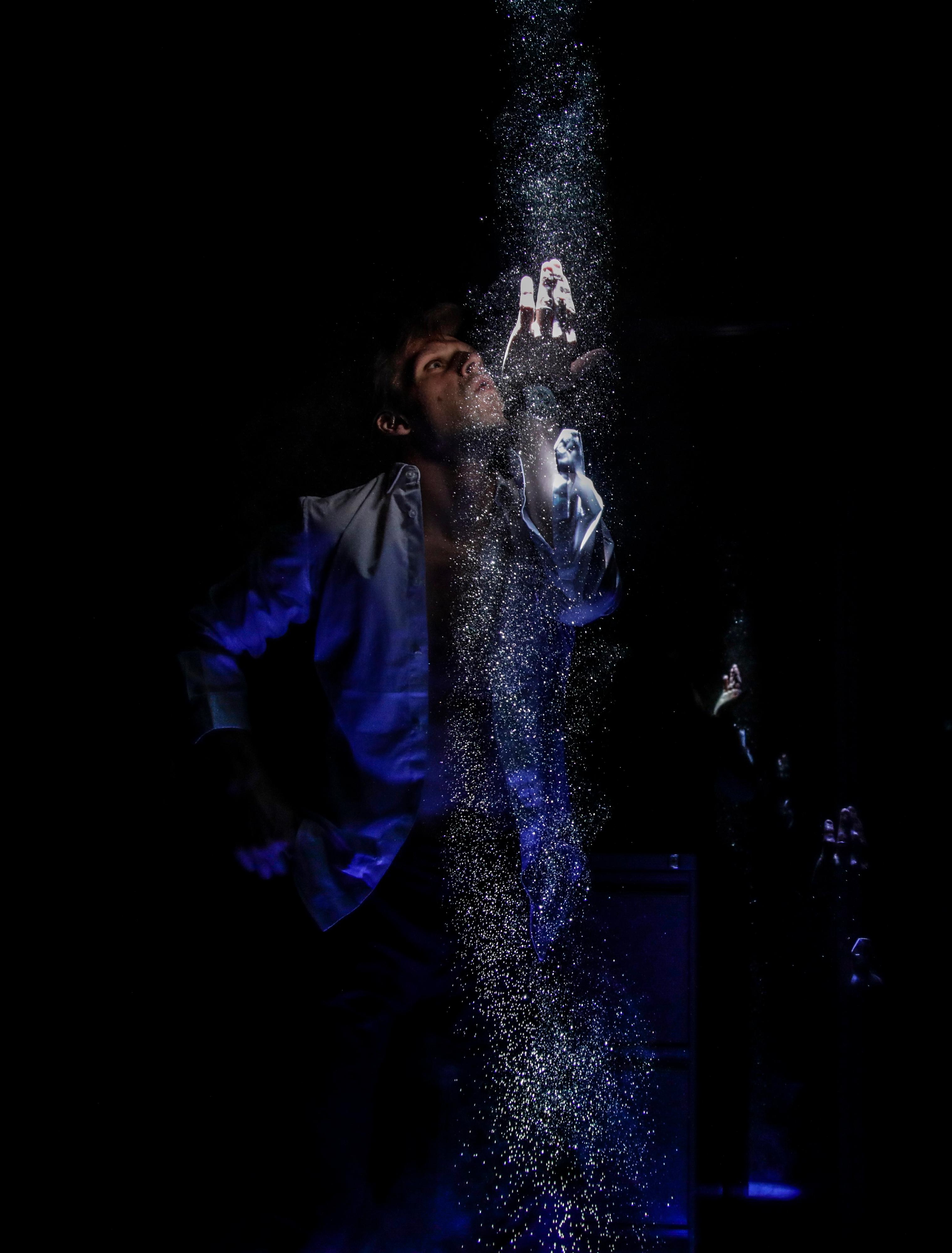 Two award-winning Edinburgh Festival Fringe plays will be featured at the Leisure and Cultural Services Department's "European Theatres in Resonance" this December and in February next year. Photo shows a scene from "The Insider" by Teater Katapult. (Source of photo: Jens Peter Engedal)