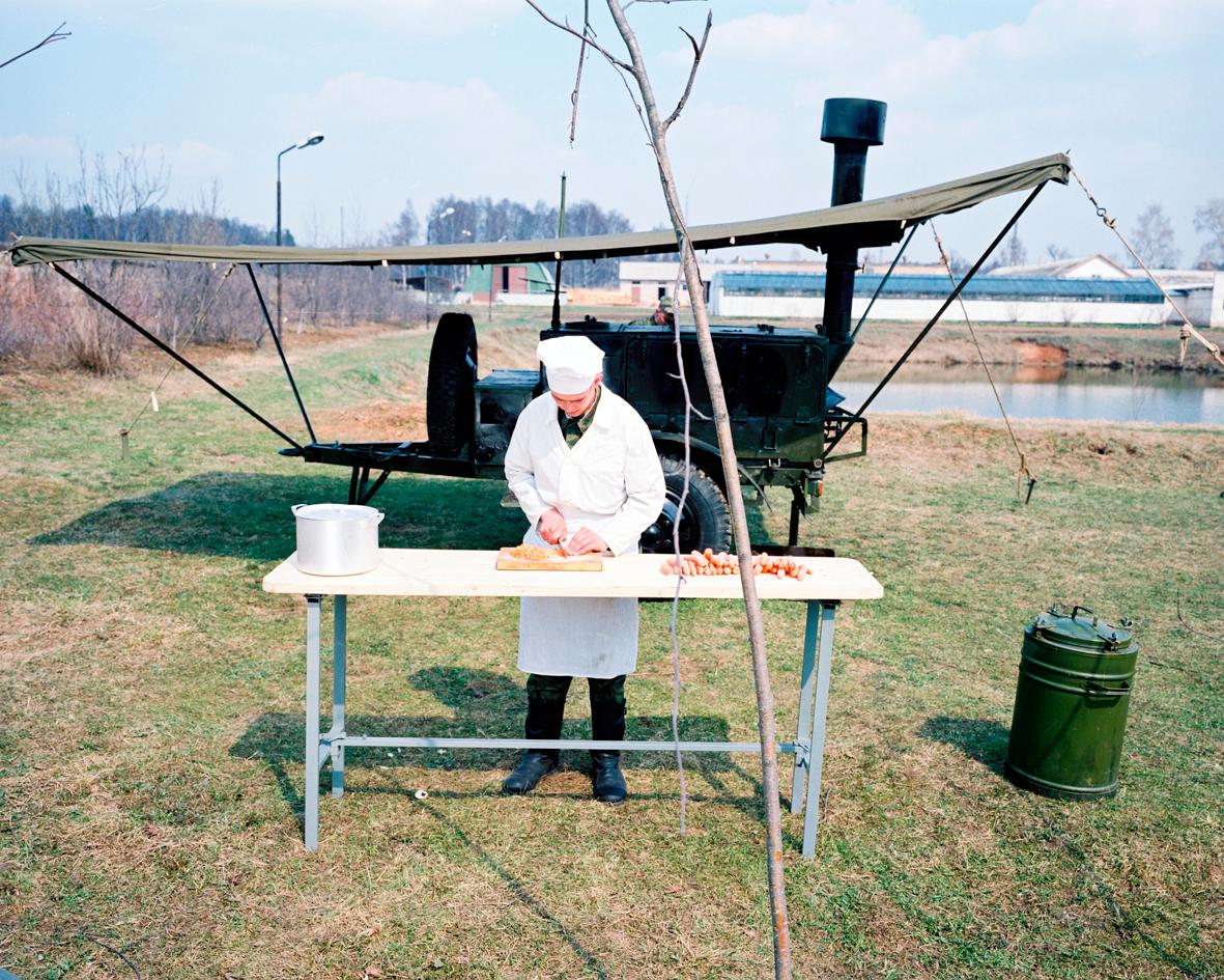 康樂及文化事務署電影節目辦事處今年十二月六日至明年一月十八日舉辦放映節目「心間盛筵──人間煙火映百味」,於香港電影資料館、東九文化中心及K11 Art House放映以飲食為題材的電影,與觀眾於光影中品嘗人生百味。圖示《烹煮歷史》(2009)劇照。