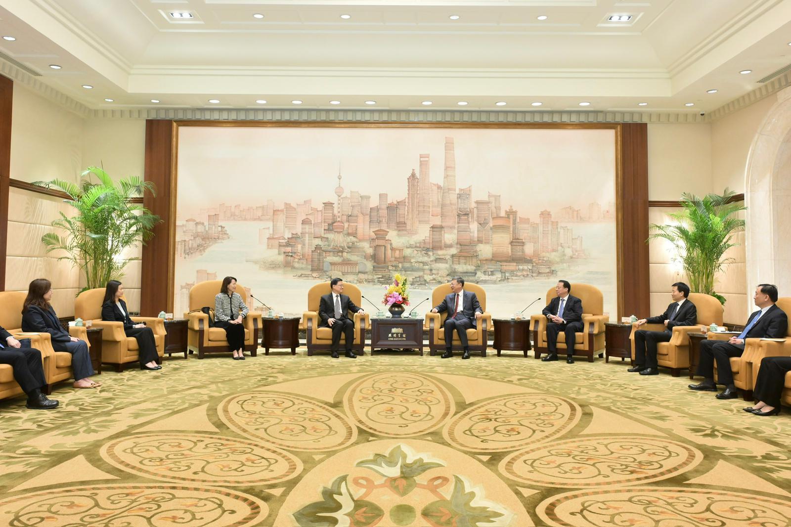 The Chief Executive, Mr John Lee (fourth left), met with the Secretary of the Shanghai Municipal Committee of the Communist Party of China, Mr Chen Jining (fourth right), and the Mayor of Shanghai, Mr Gong Zheng (third right), in Shanghai today (November 6). Also presented was the Director of the Chief Executive's Office, Ms Carol Yip (third left).